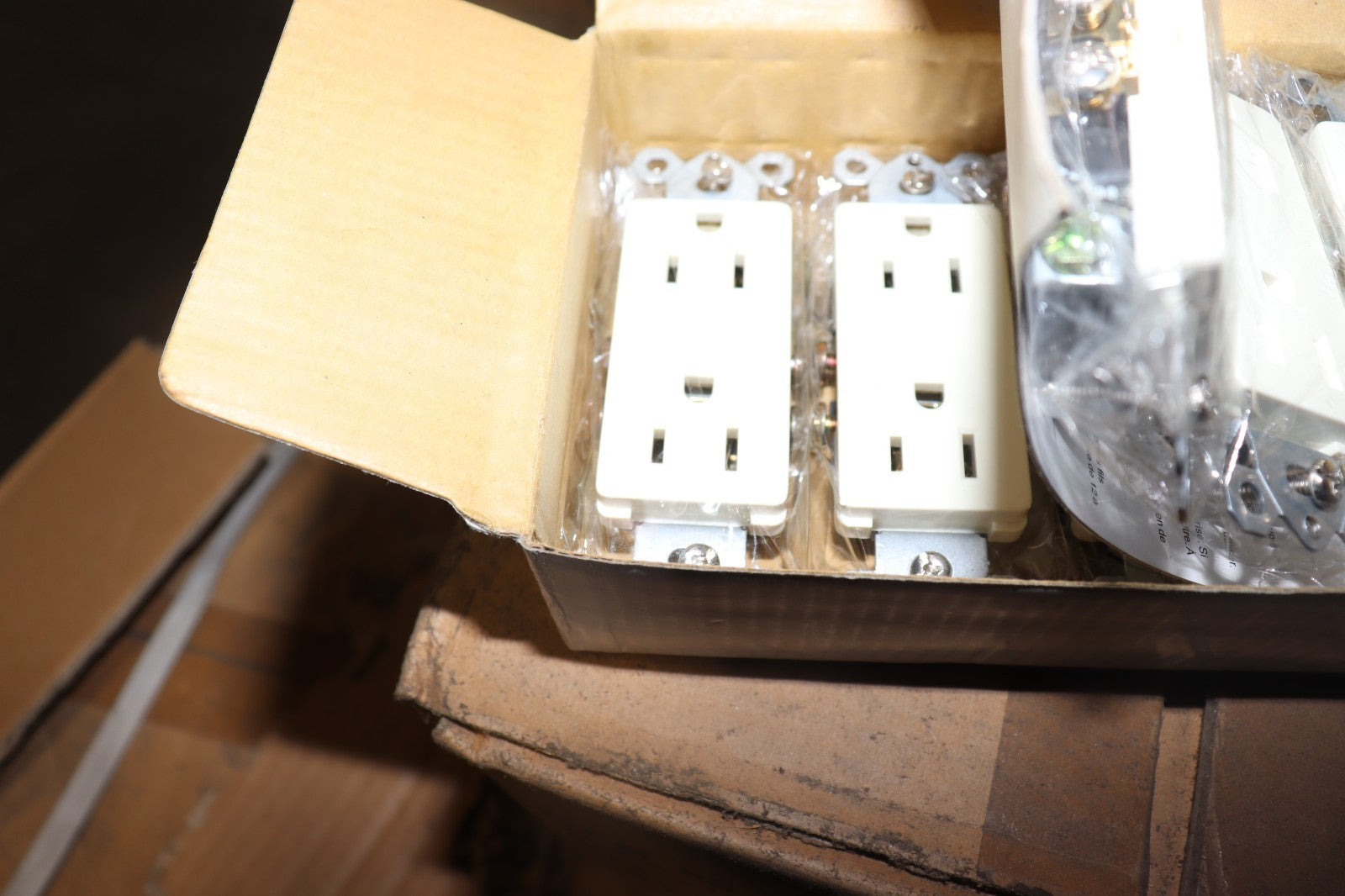 10 Light Almond Decorator Receptacles Duplex Outlet 5-15R 15A 125V