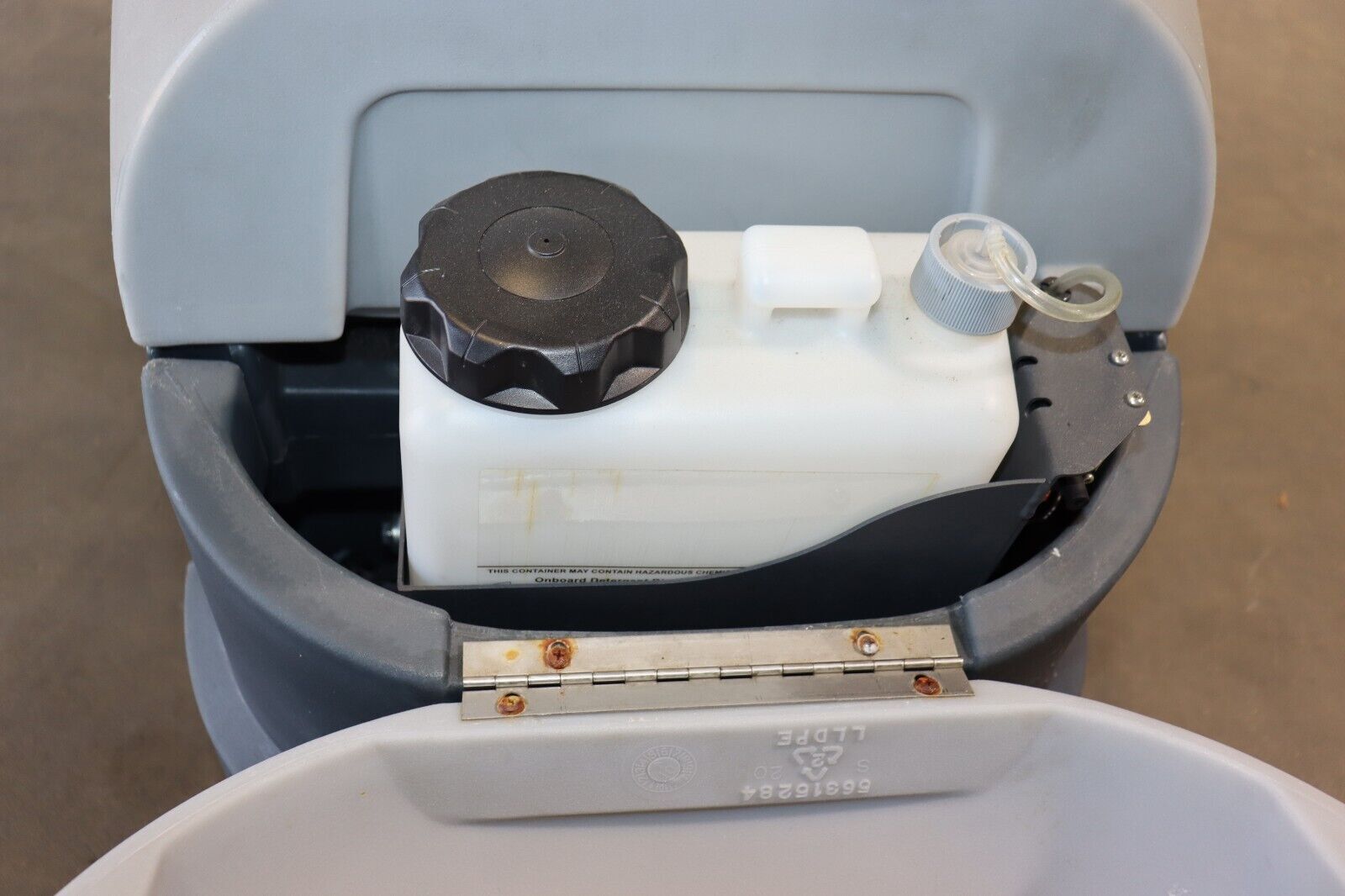 Nilfisk Advance Adphibian Floor Scrubber 56317000, VERY Low Hours, Clean