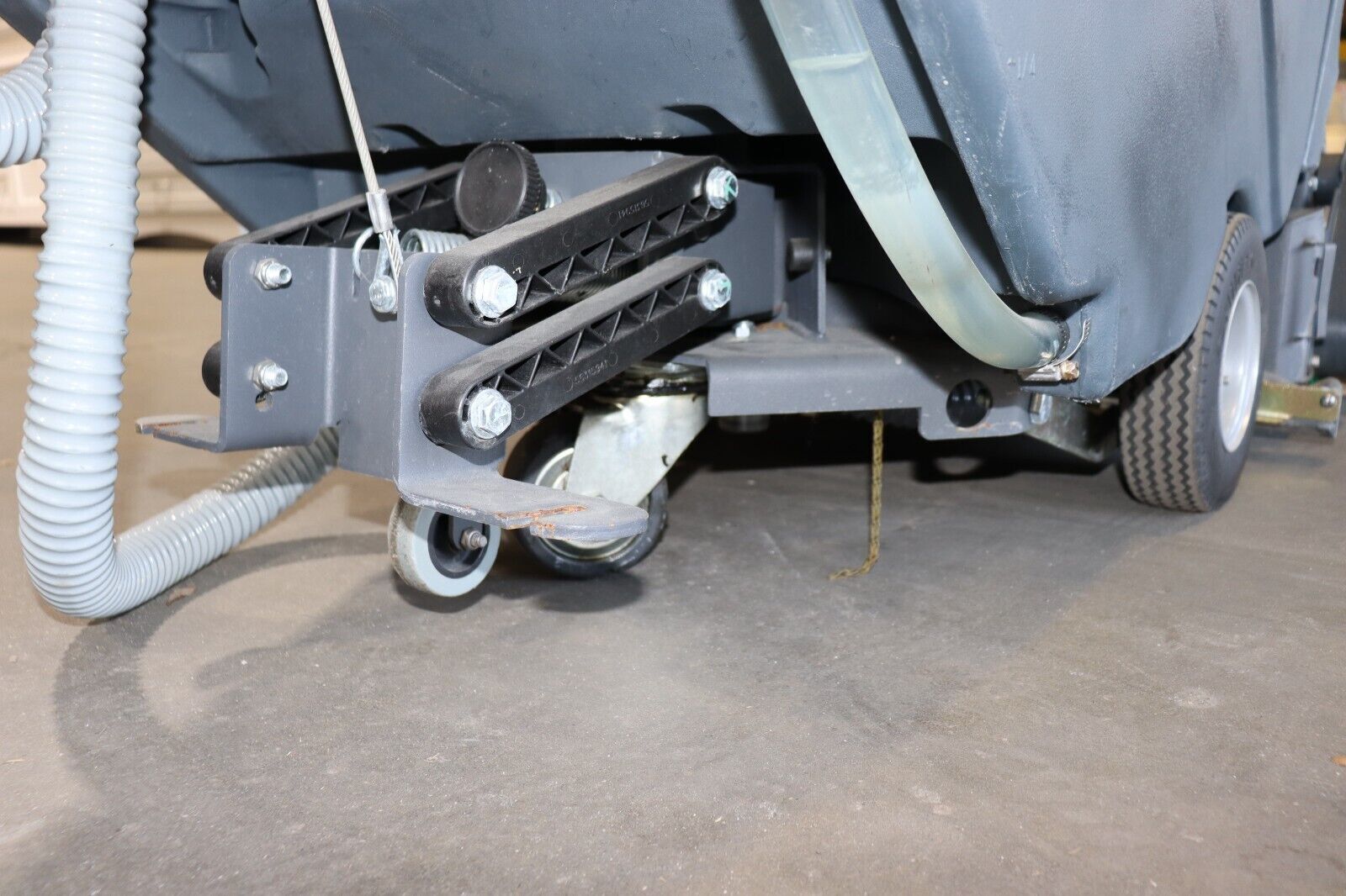 Nilfisk Advance Adphibian Floor Scrubber 56317000, VERY Low Hours, Clean