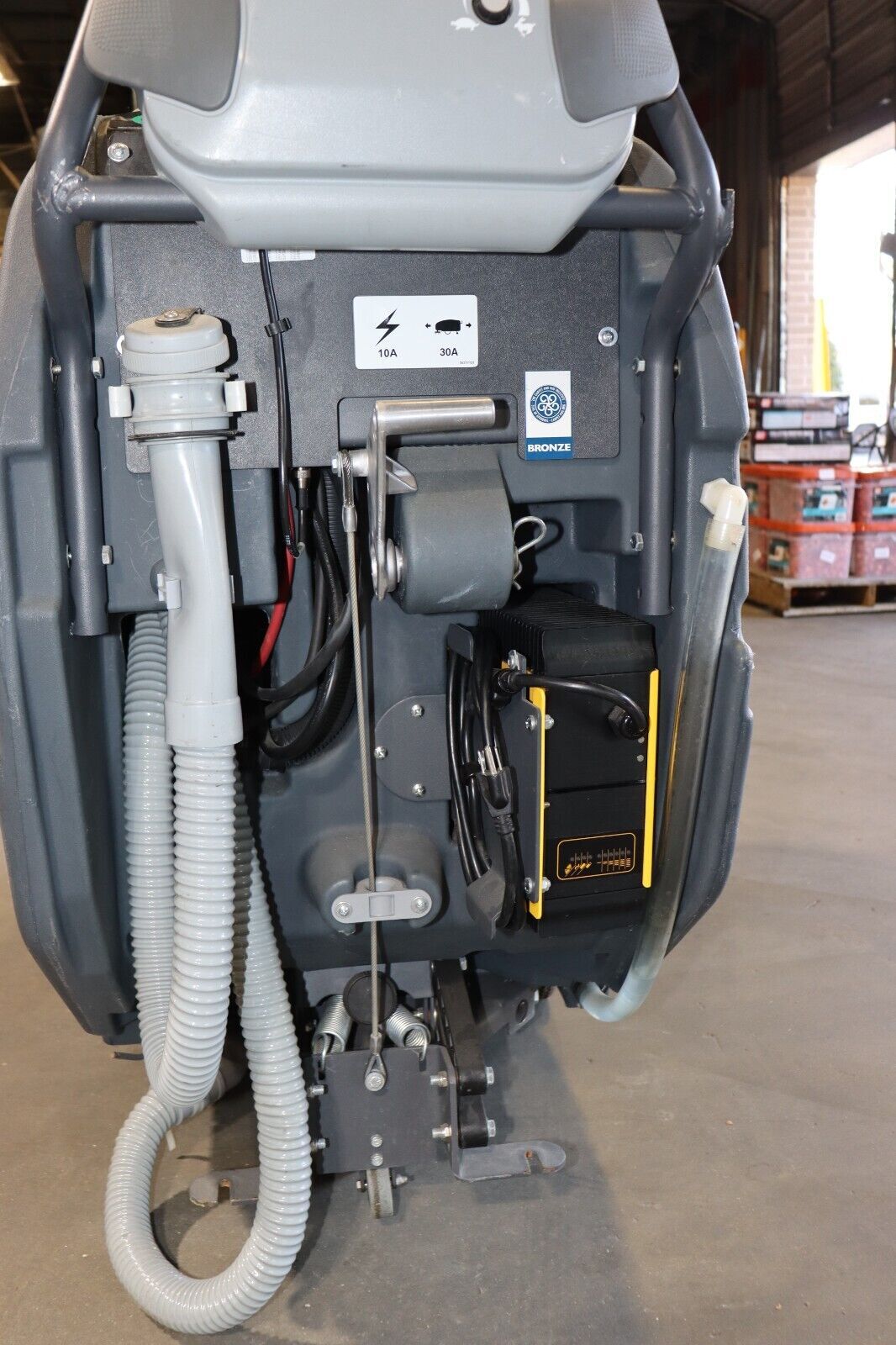 Nilfisk Advance Adphibian Floor Scrubber 56317000, VERY Low Hours, Clean