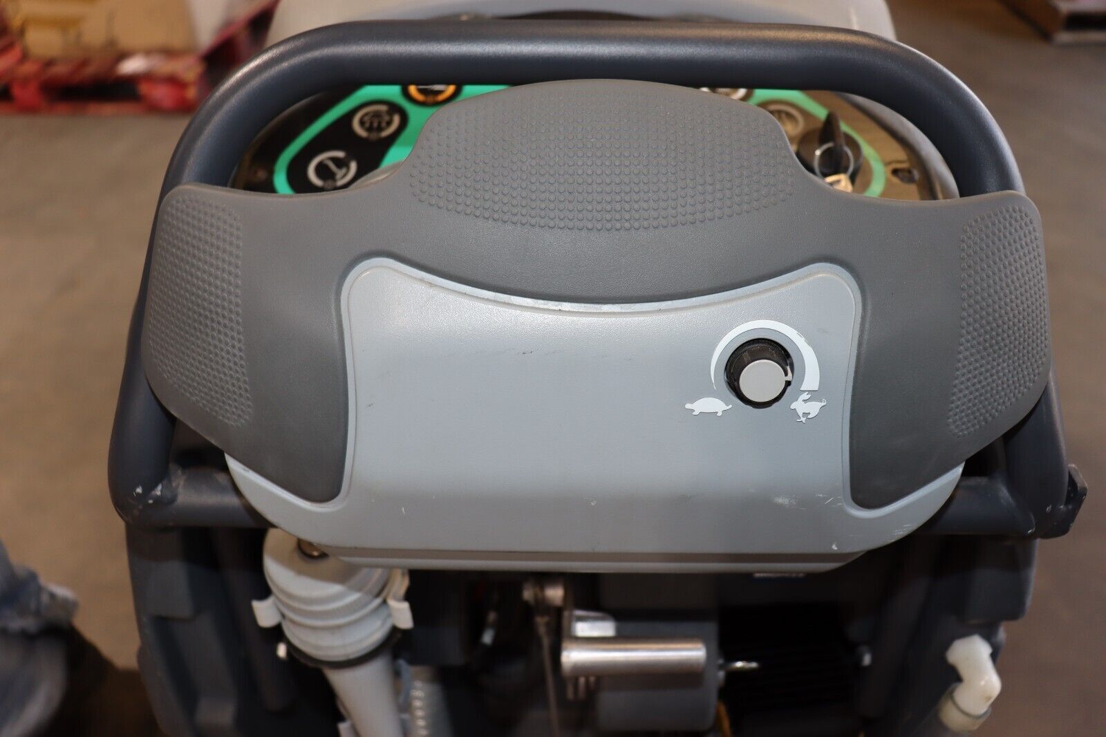 Nilfisk Advance Adphibian Floor Scrubber 56317000, VERY Low Hours, Clean