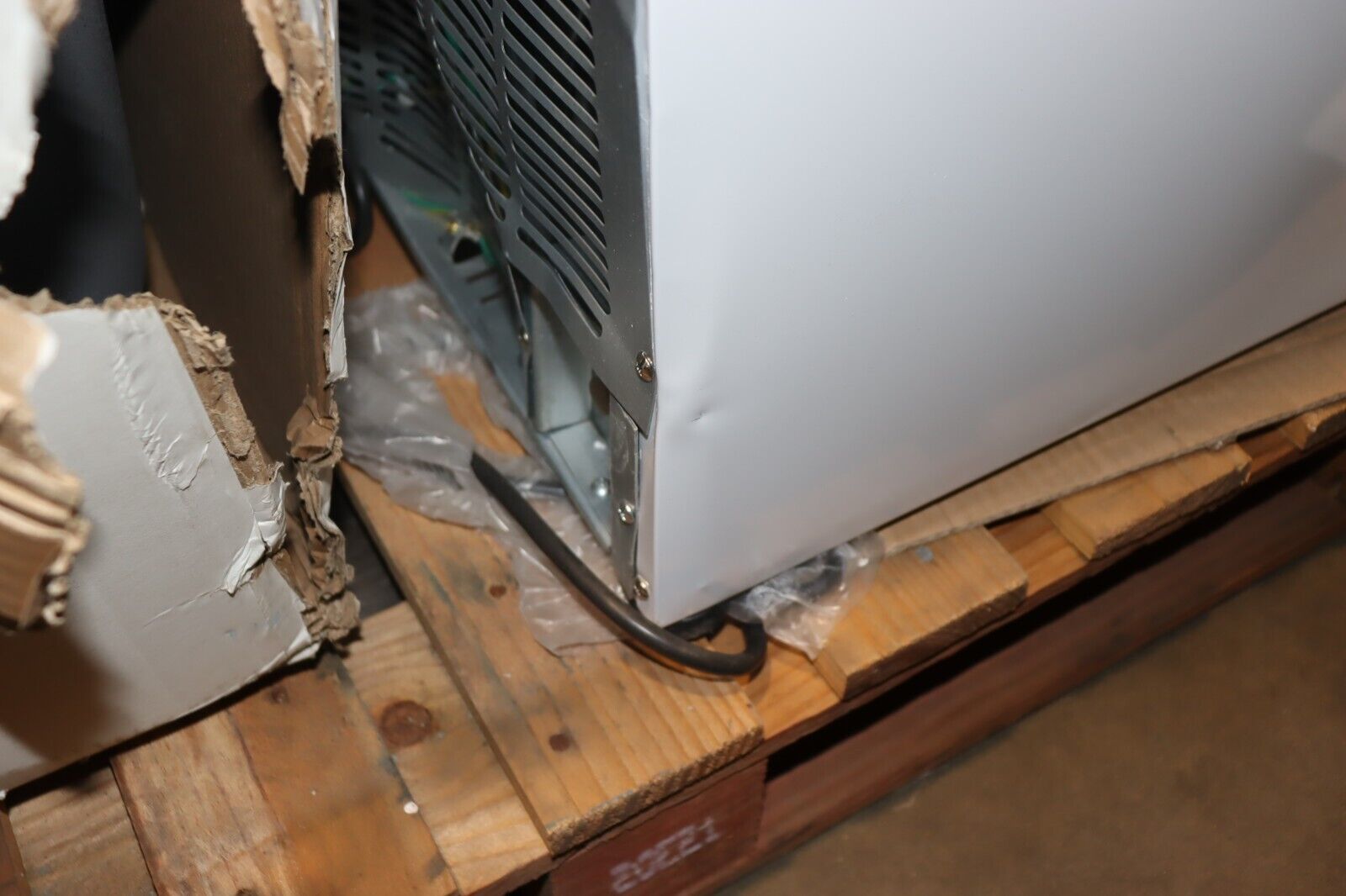 Edgestar Household 15 in. Wide 20 lb. Built-In Ice Maker