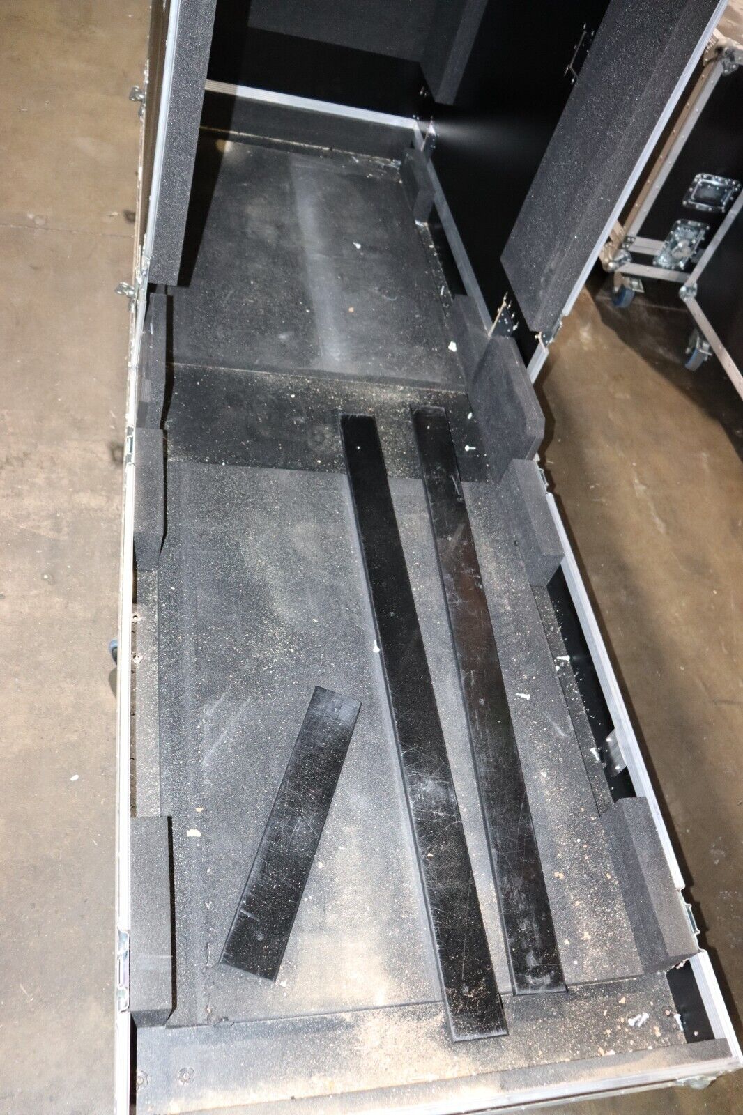 Road Case LARGE 102"x32"x58" Set Square Staging Travel Case, w/ Casters, Black