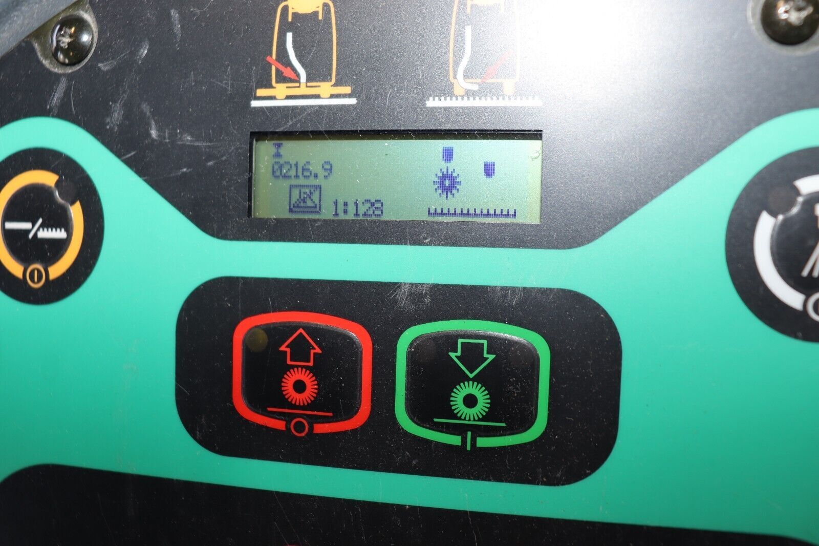 Nilfisk Advance Adphibian Floor Scrubber 56317000, 217 Hours, Clean