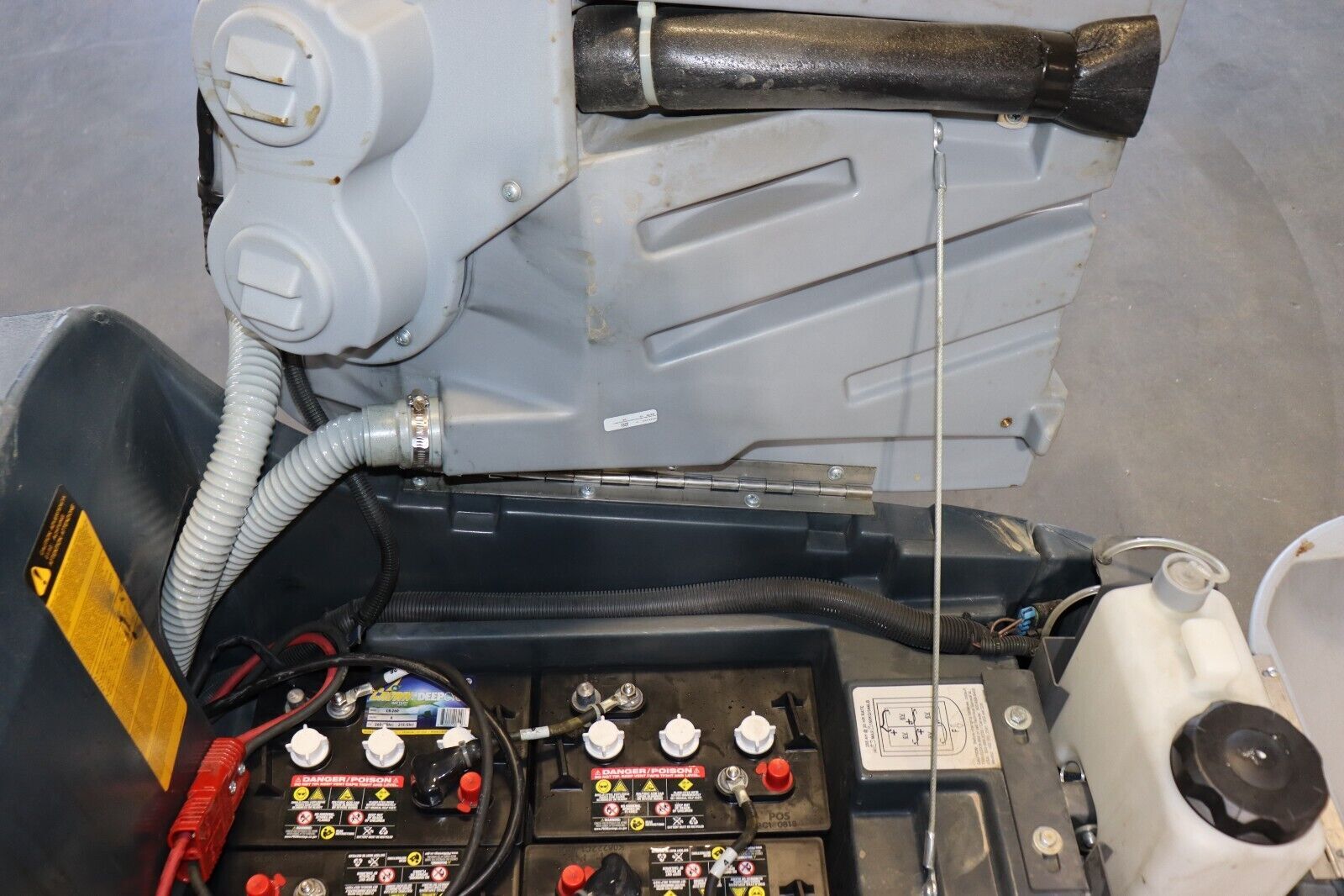 Nilfisk Advance Adphibian Floor Scrubber 56317000, 217 Hours, Clean