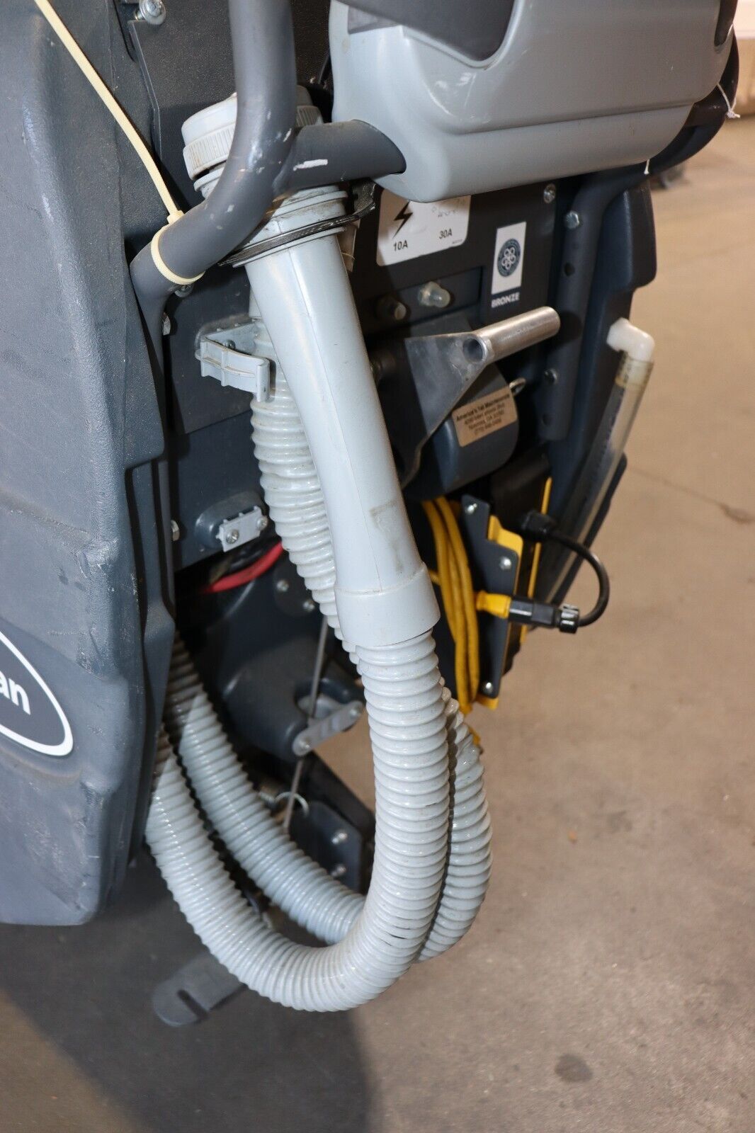 Nilfisk Advance Adphibian Floor Scrubber 56317000, 217 Hours, Clean