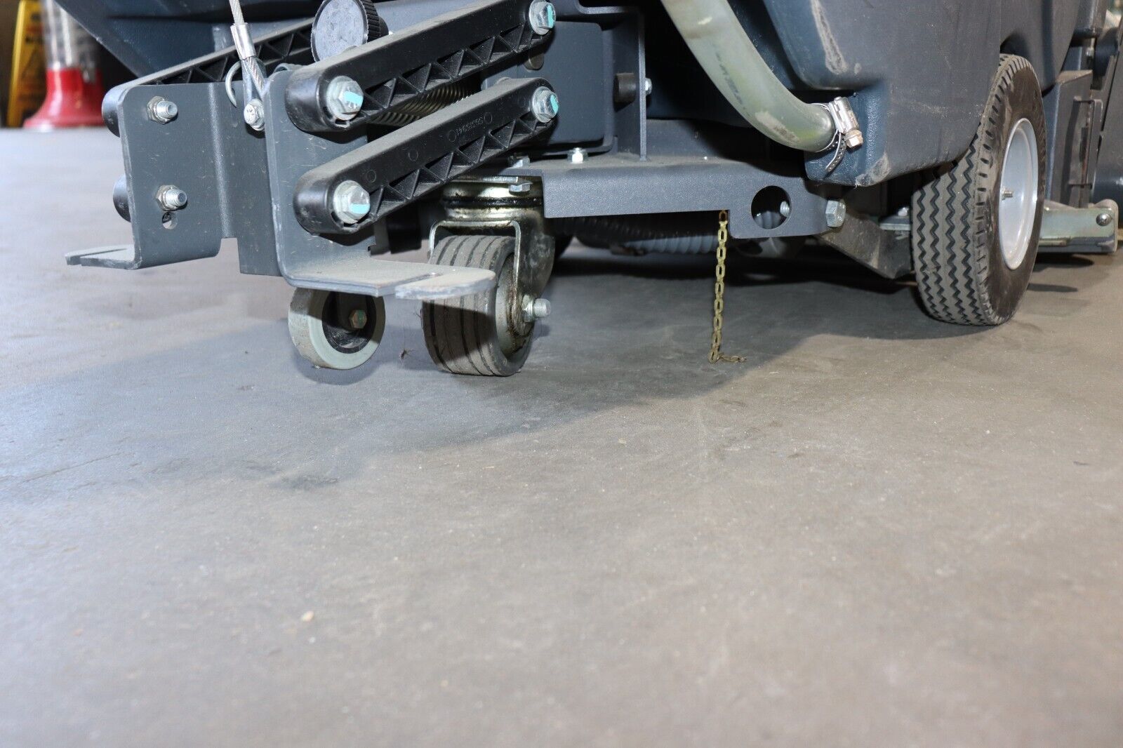 Nilfisk Advance Adphibian Floor Scrubber 56317000, 217 Hours, Clean