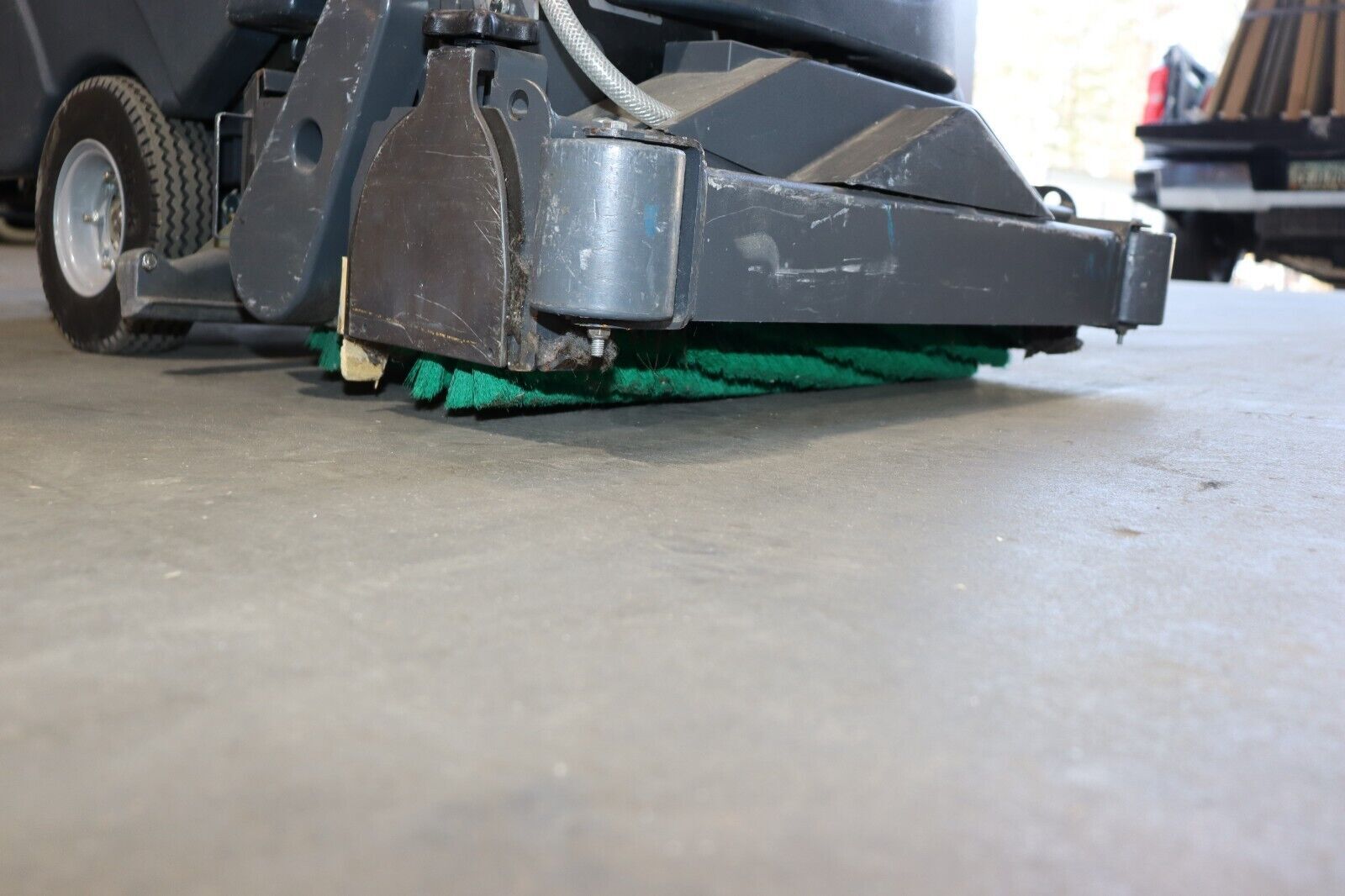 Nilfisk Advance Adphibian Floor Scrubber 56317000, 217 Hours, Clean