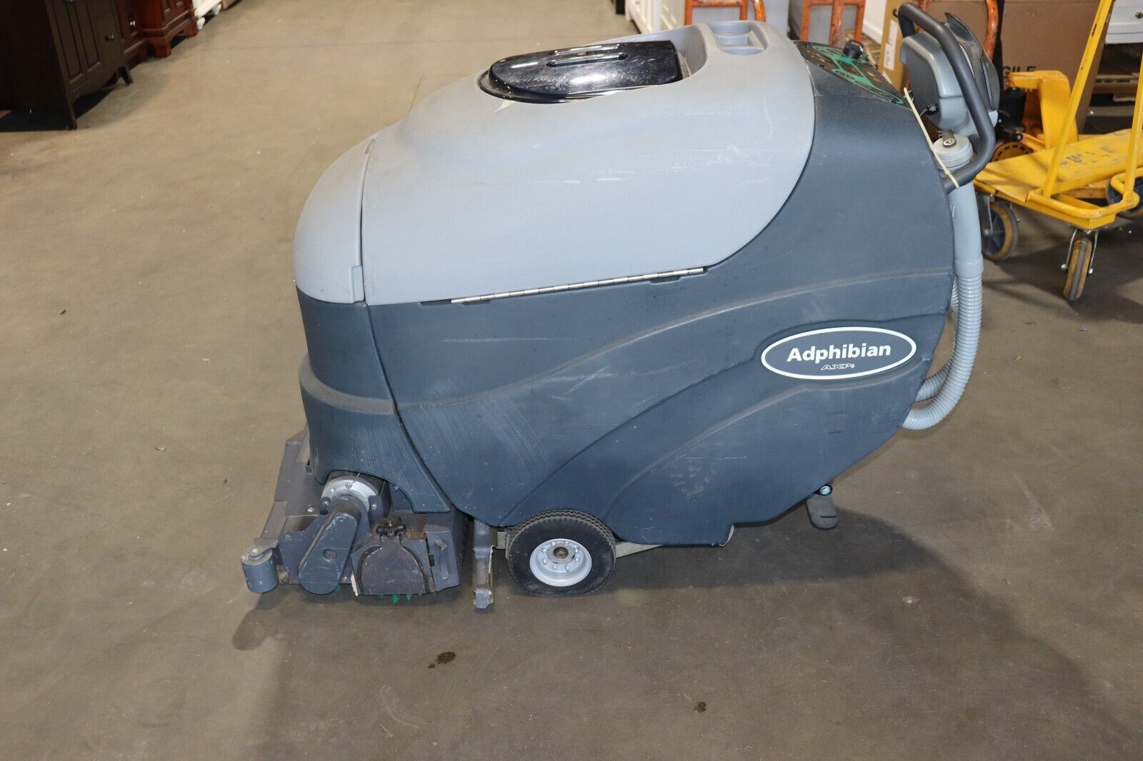Nilfisk Advance Adphibian Floor Scrubber 56317000, 217 Hours, Clean