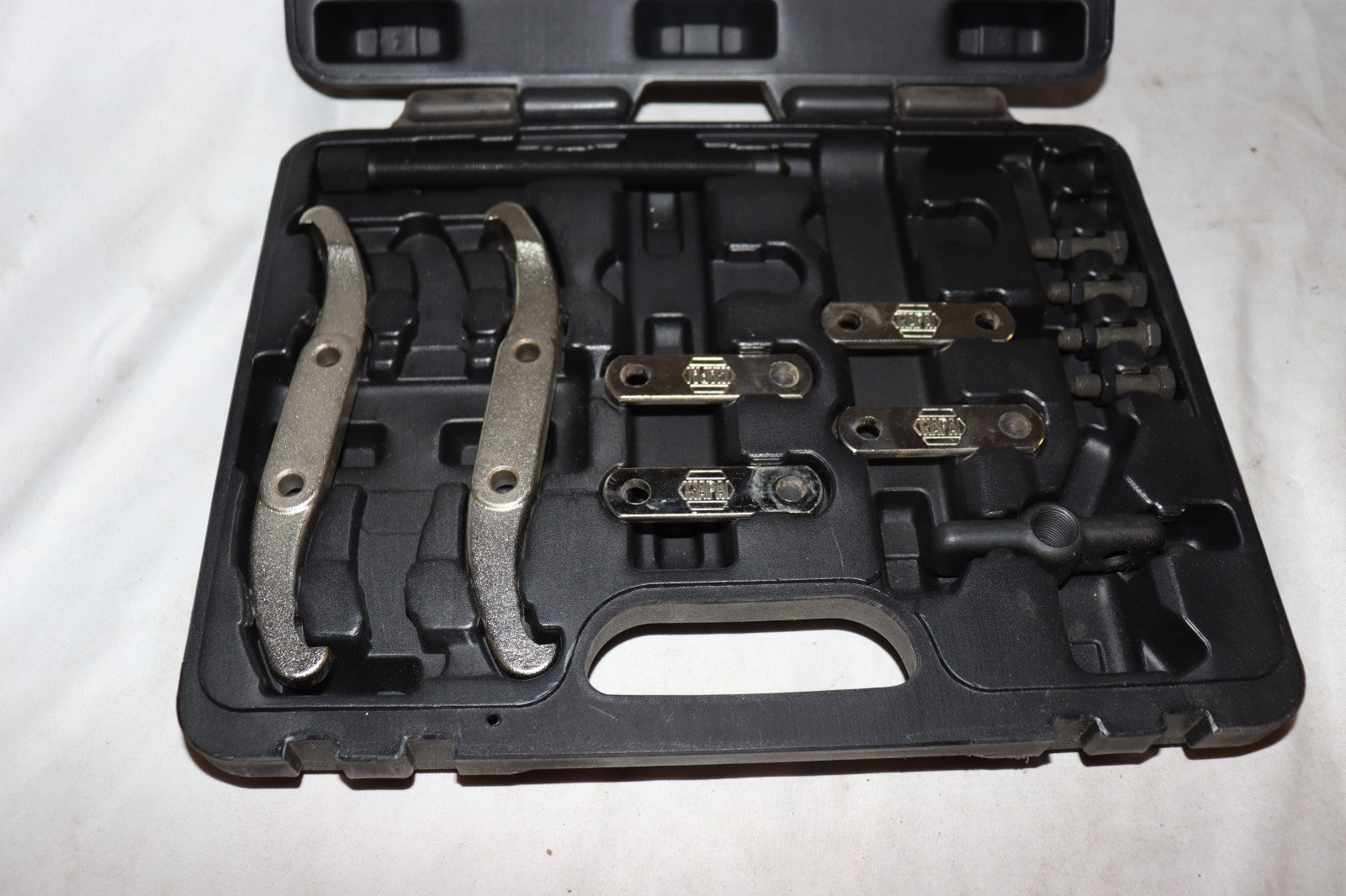 Napa 3552 5 Ton / 2 Jaw Reversible Gear Puller, Used, with Case