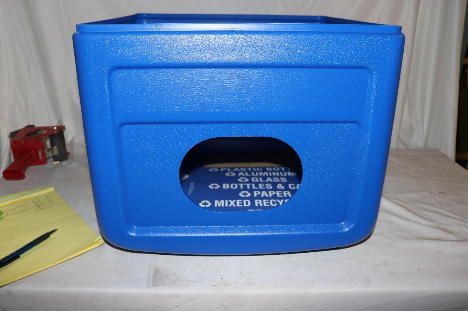 Sqaure 38 Gallon Blue Recycling Lid, New