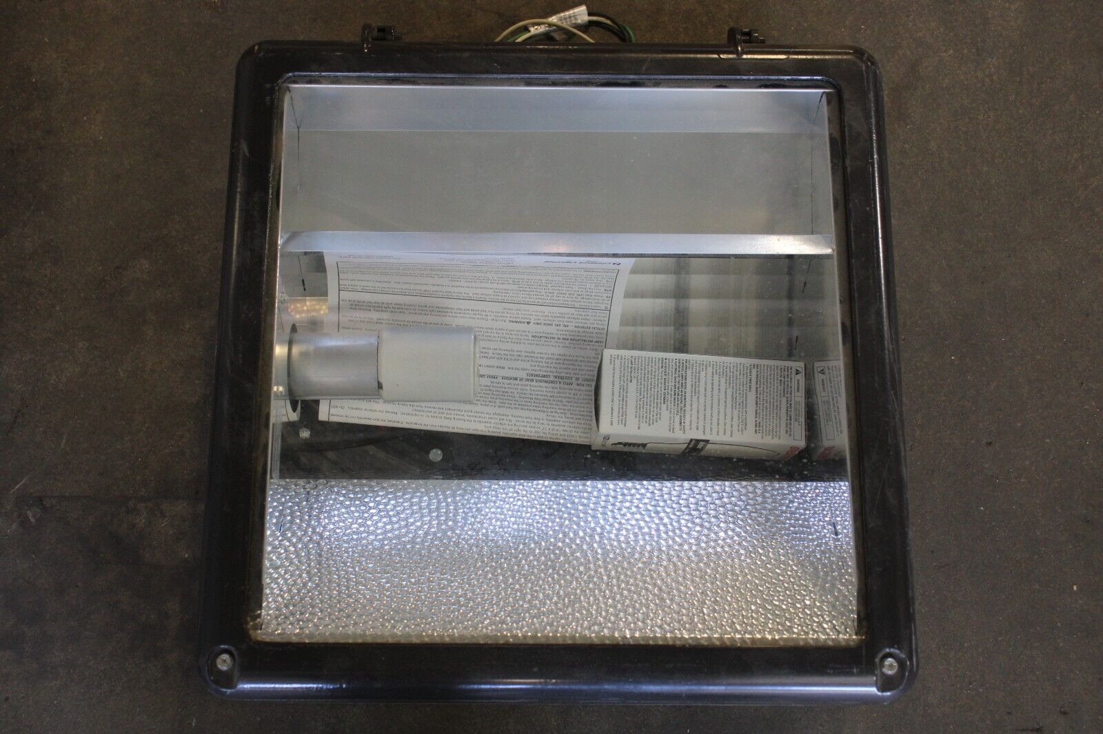 OUTDOOR PARKING SECURITY BUILDING LIGHT