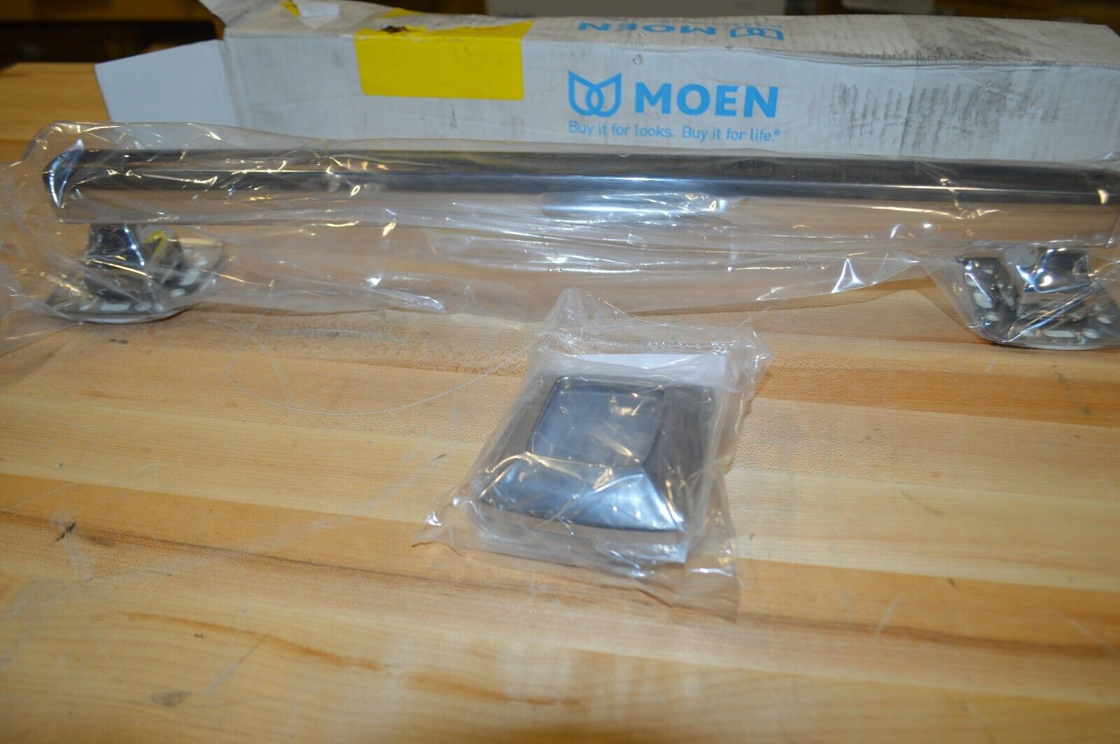 Grab Bar 18 Inch Chrome Moen Voss YG5118CH