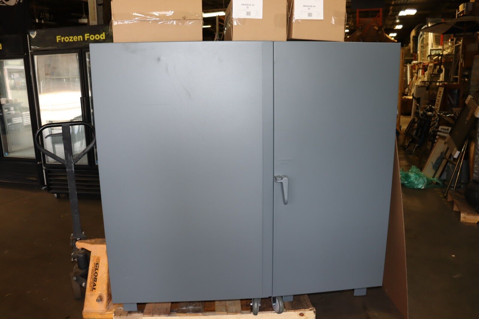 Storage Cabinet Heavy Duty with Bins Lockable Durham MFG 60 W x 36 D x 78 H HDC60-72DC18TB5B95