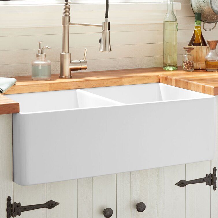 Kitchen Farmhouse Sink 33 in x 18 in Double Bowl Signature SHF2BE3318AWH Reinhard