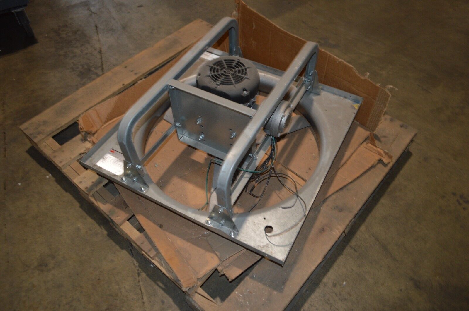 Dayton 10E007 Panel Exhaust Fan 3 Phase 208-230/460V AC 3 Blades