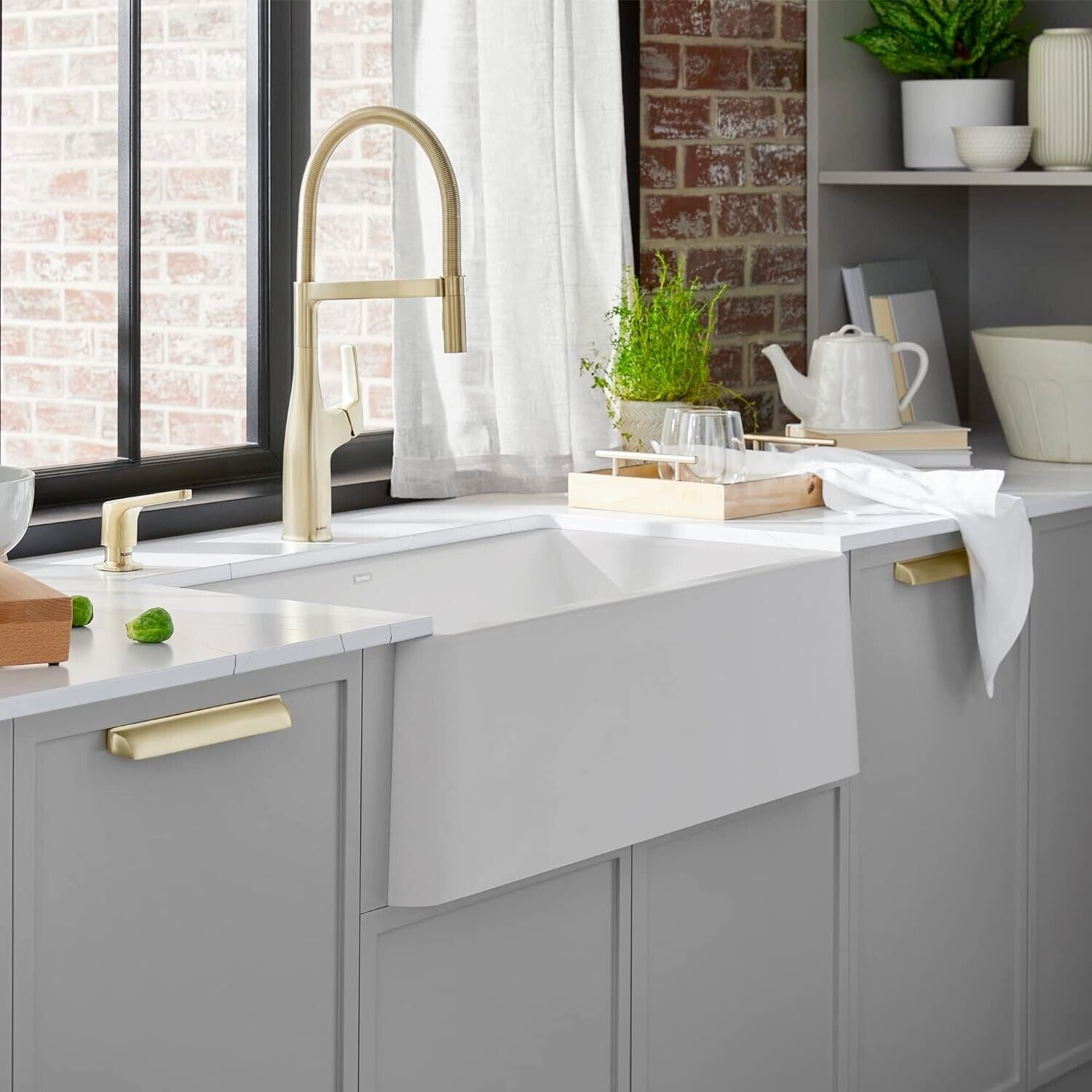 Farmhouse Kitchen Sink White 33 in x 19 in Blanco Ikon 401899