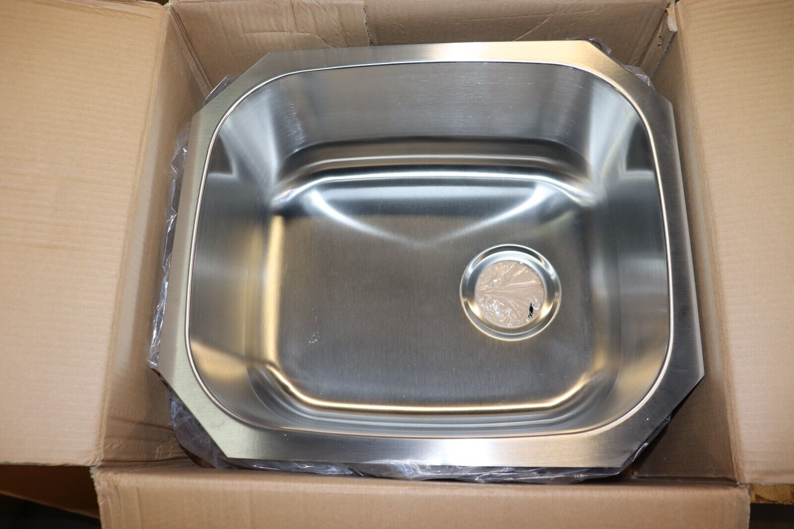 Kitchen Bar Sink 17 in x 20 in Undermount Stainless Steel PROFLO PFUC304A Plomosa