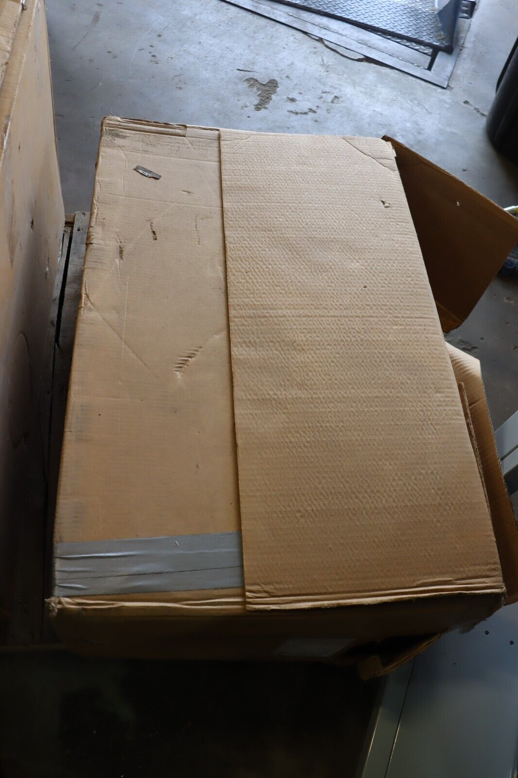 Kitchen Farmhouse Sink 33 in x 18 in Double Bowl Signature SHF2BE3318AWH Reinhard