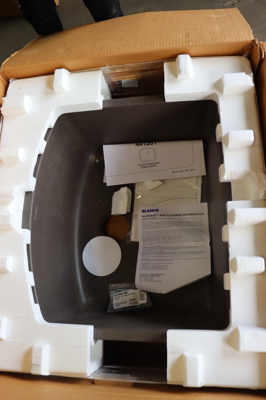 Kitchen Sink 24 in x 24 in x 10 in Undermount Brown Blanco 440172