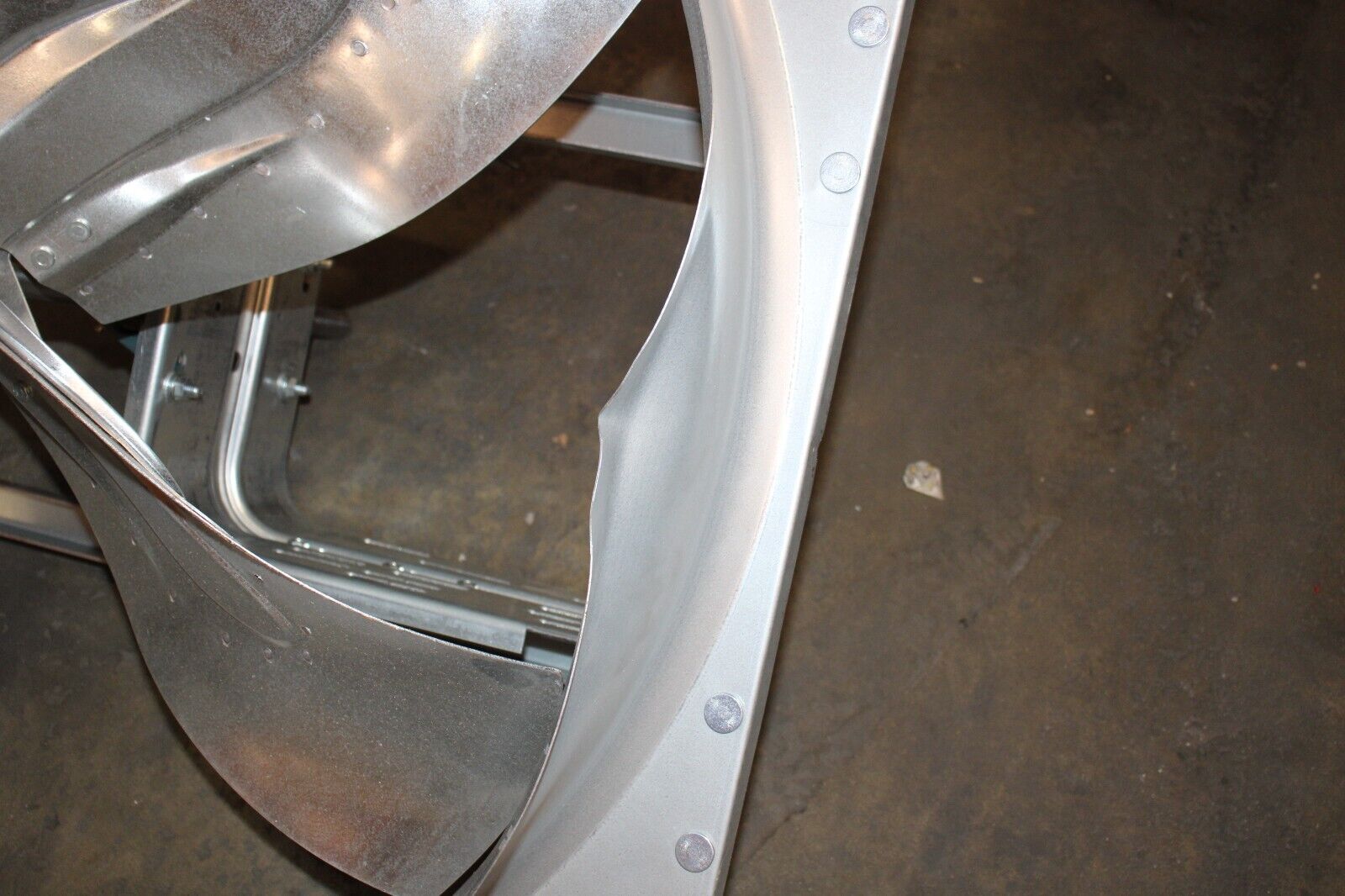 Exhaust Fan 36 Inch 19,000 CFM DAYTON 1AHA3 5 Blade - Northside Material Brokers