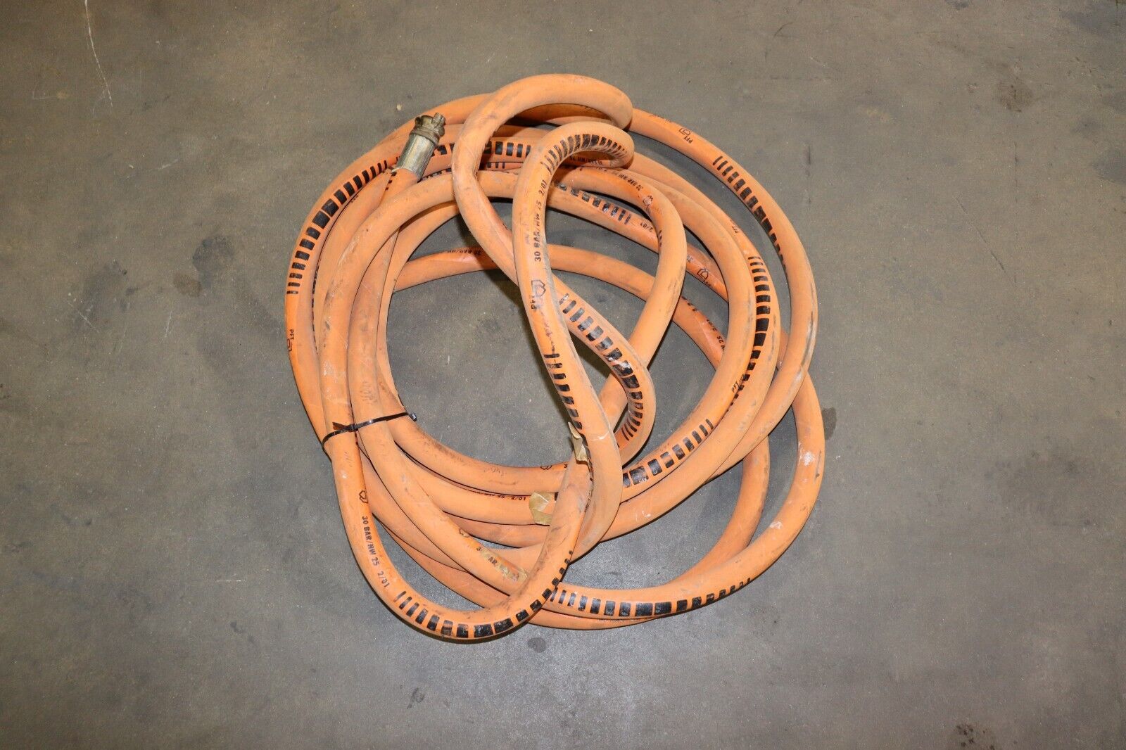 1-1/2" Hydrolic Hose 30 Bar 100', Orange, With Quick Twist Connections - Northside Material Brokers