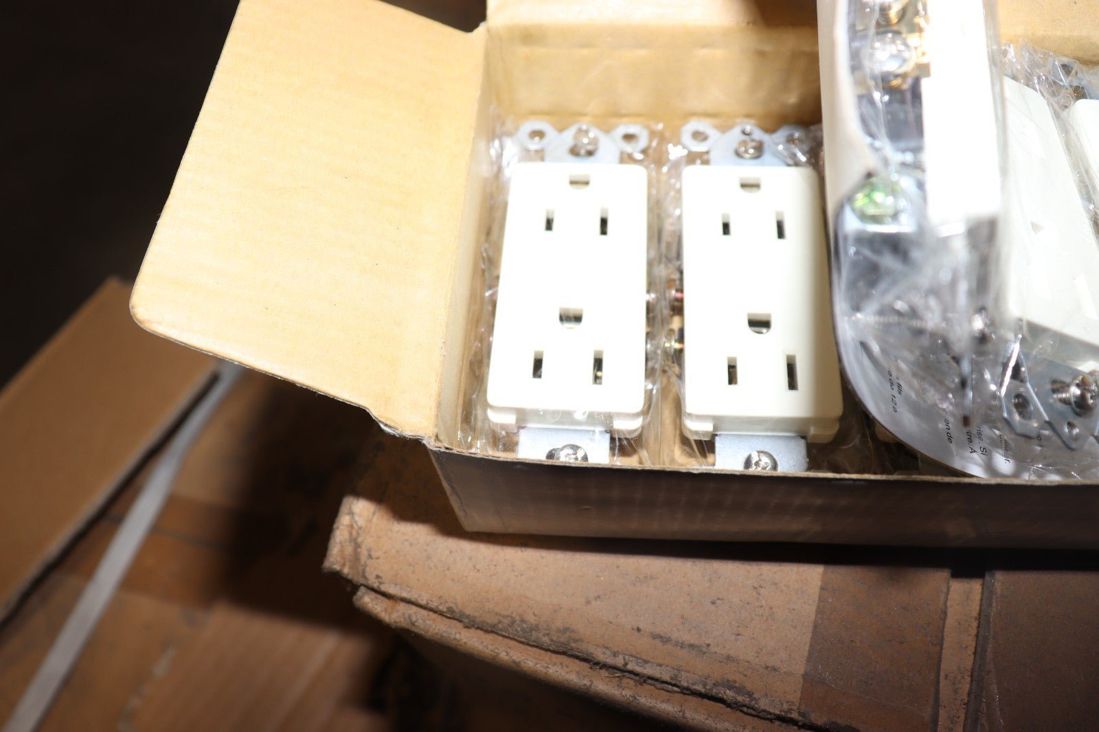 10 Light Almond Decorator Receptacles Duplex Outlet 5-15R 15A 125V - Northside Material Brokers
