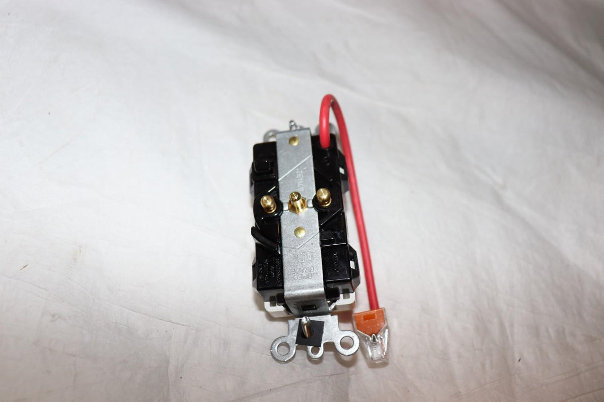 10 Pack - Leviton MT163-1CW Lev-Lock Duplex Receptacle 20A 125V White Tamper Resistant - Northside Material Brokers