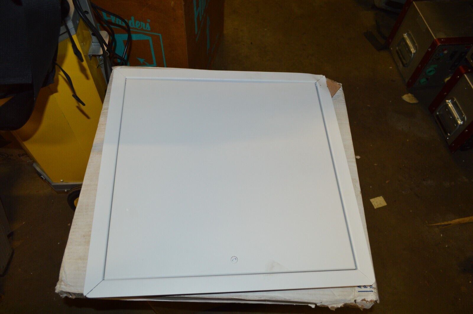 Tough Guy Access Door: 18 in, 18 in, 18 3⁄8 in, 18 3⁄8 in, Model 2ve85b