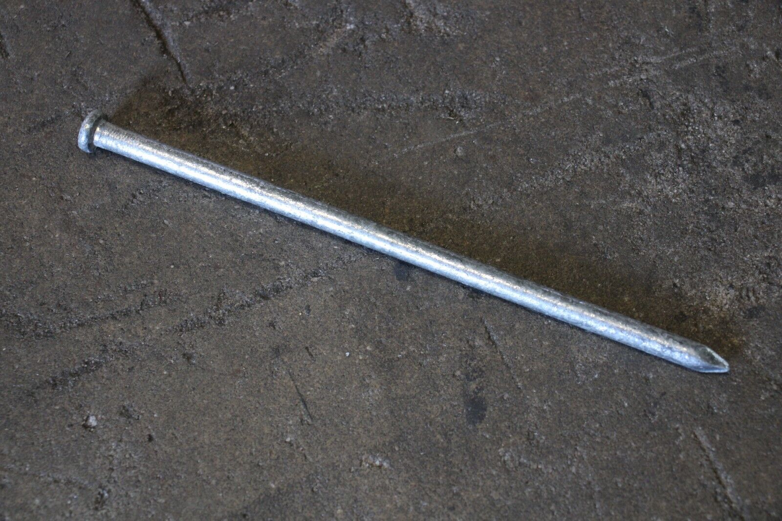 10 INCH GALVANIZED SMOOTH SHANK SPIKES, 39 POUND BOX