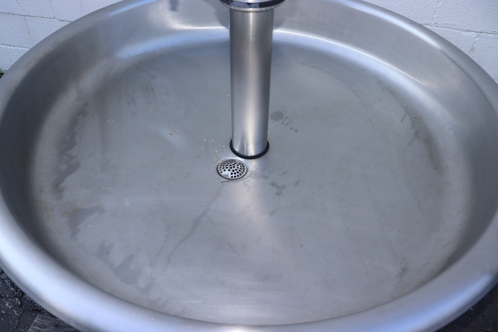 Wash Fountain: Silver, Stainless Steel, Circular, 54 in Overall Wd, 8 Station