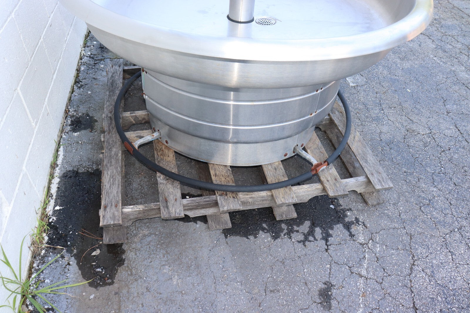 Wash Fountain: Silver, Stainless Steel, Circular, 54 in Overall Wd, 8 Station