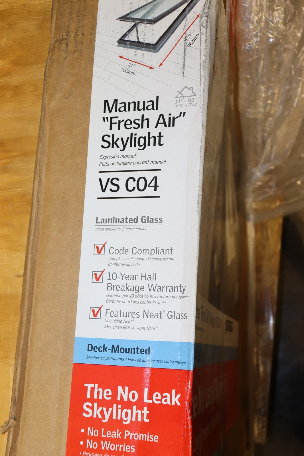 Velux Skylight VSC042004C500X, Manual Venting, Solar Shades, Remote, 21"x37-7/8"