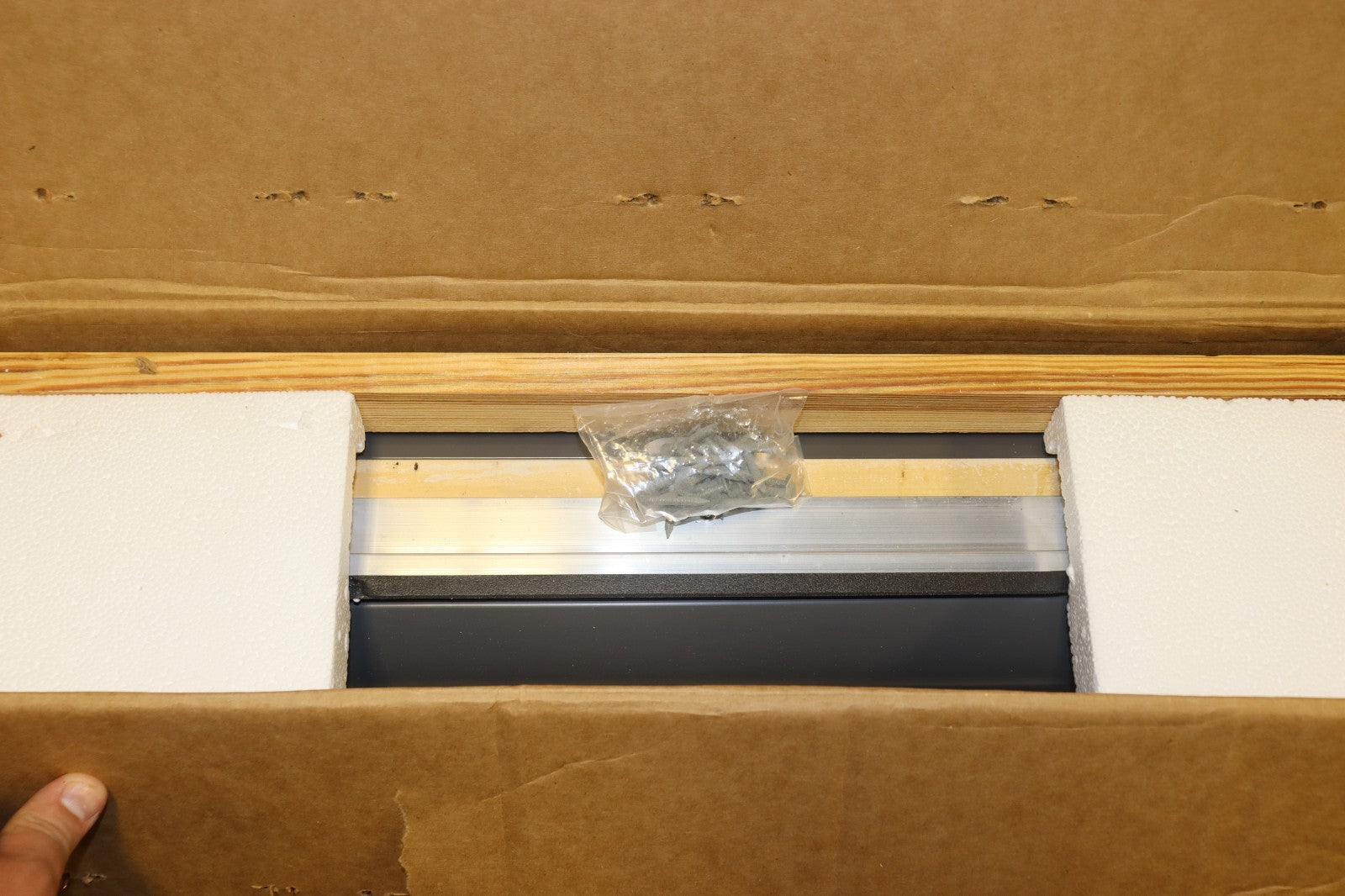 Velux Skylight VSC042004C500X, Manual Venting, Solar Shades, Remote, 21"x37-7/8"
