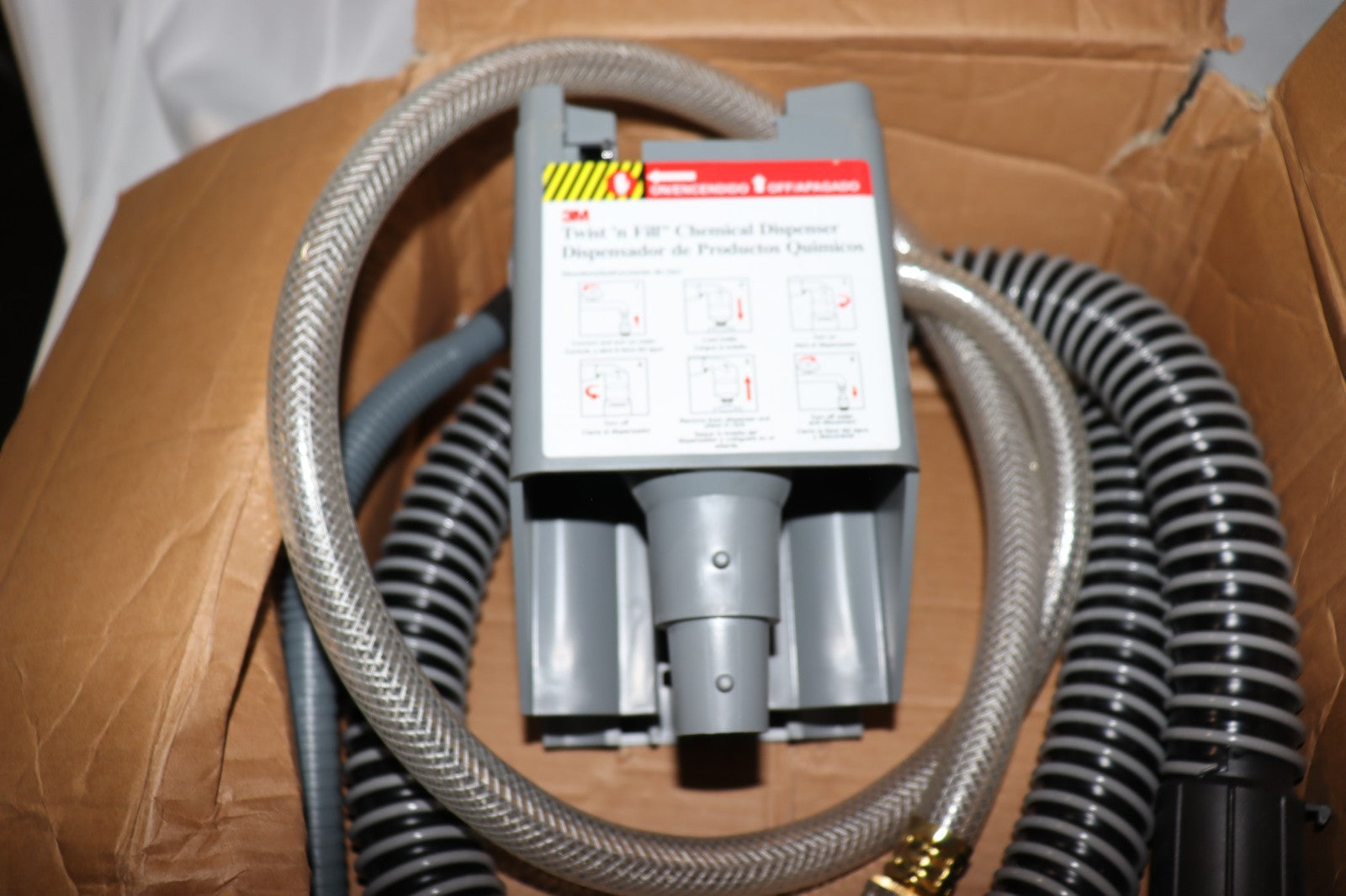 3M Dilution Control Dispenser Twist 'n Fill Cleaning Chemical Dispenser