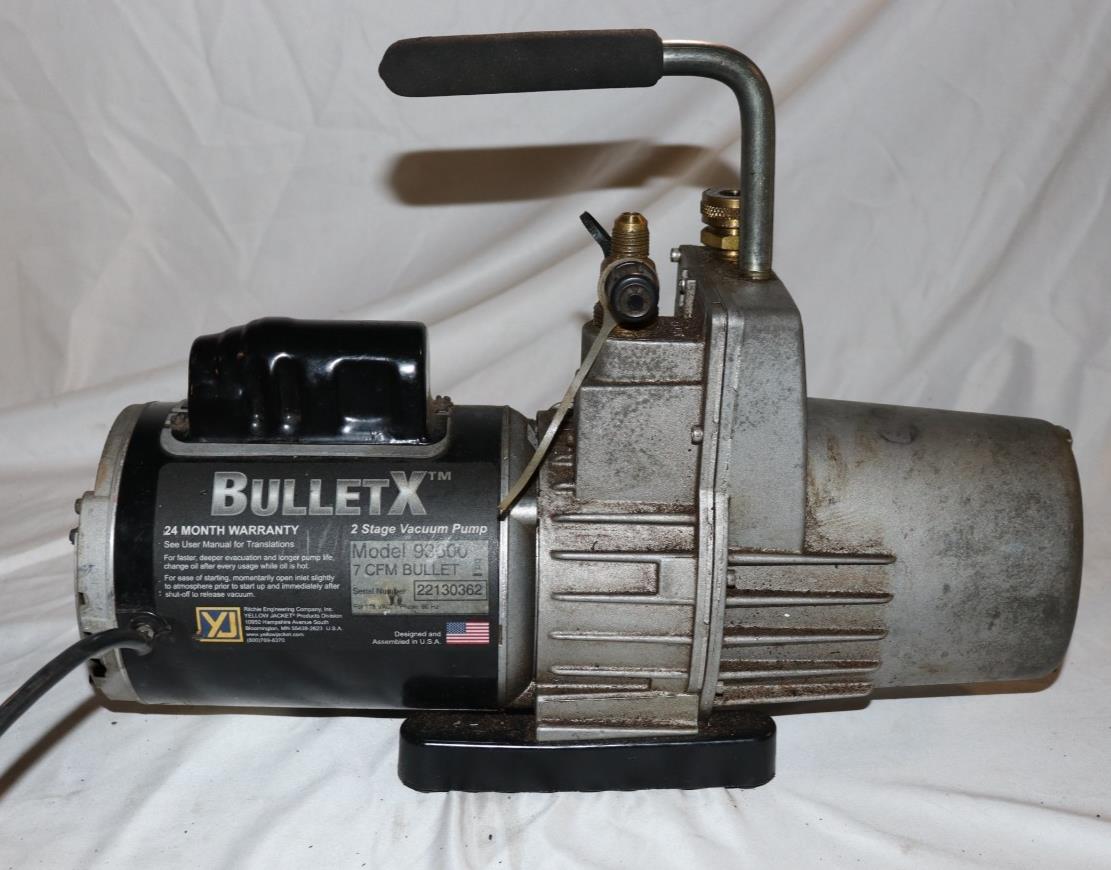 Yellow Jacket 93600 7 CFM Vacuum Pump Bullet X 115VAC 1PH 7 CFM 2 Stage, USED