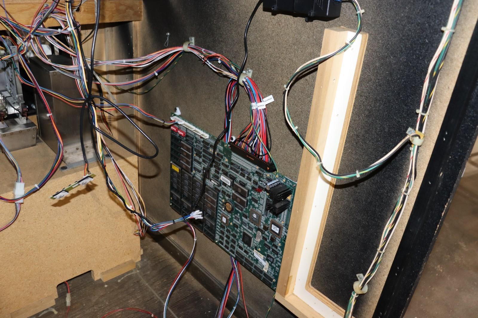 MORTAL KOMBAT 3 ULTIMATE ARCADE MACHINE by MIDWAY 1995 (Excellent Condition)