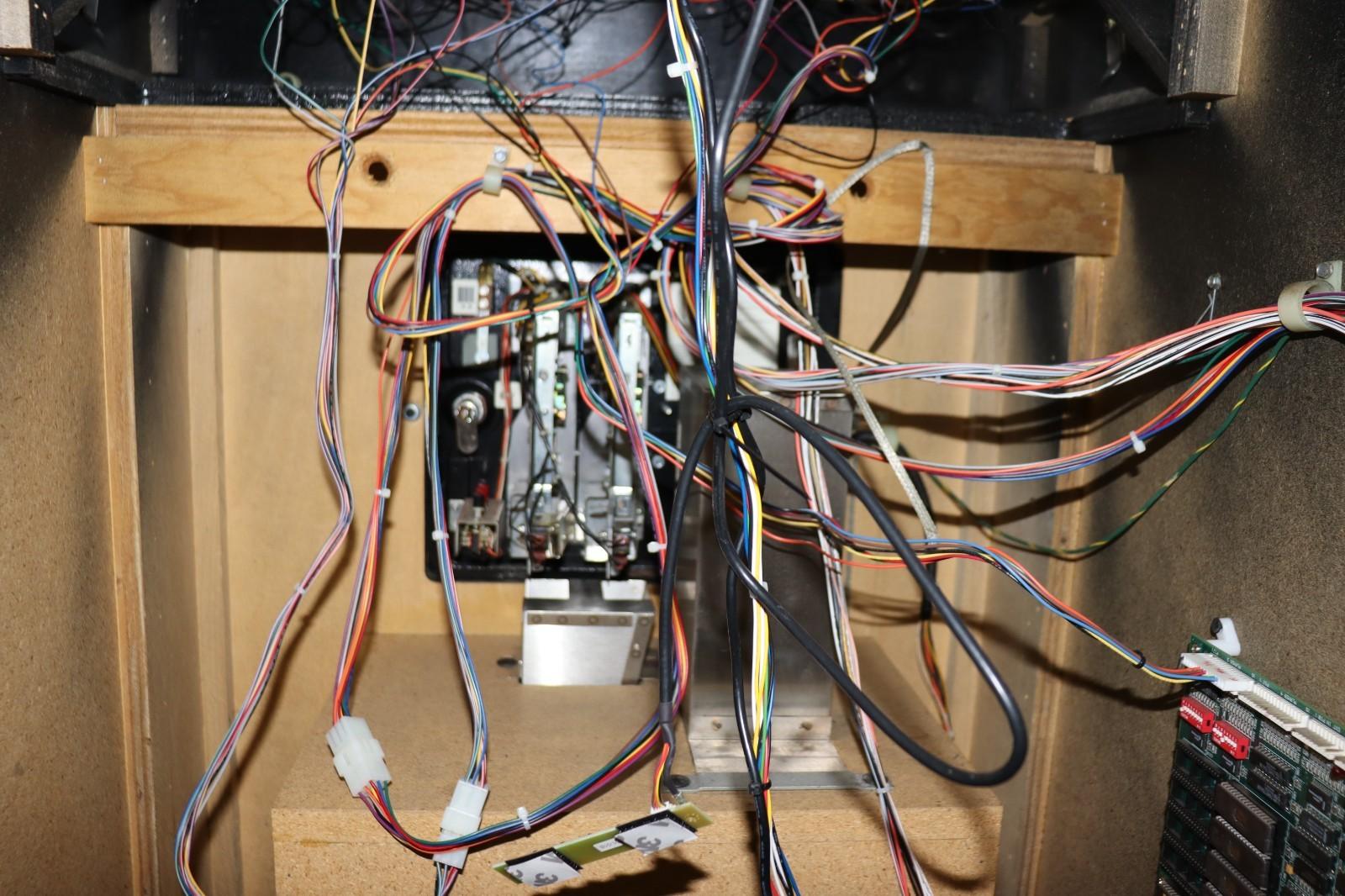 MORTAL KOMBAT 3 ULTIMATE ARCADE MACHINE by MIDWAY 1995 (Excellent Condition)