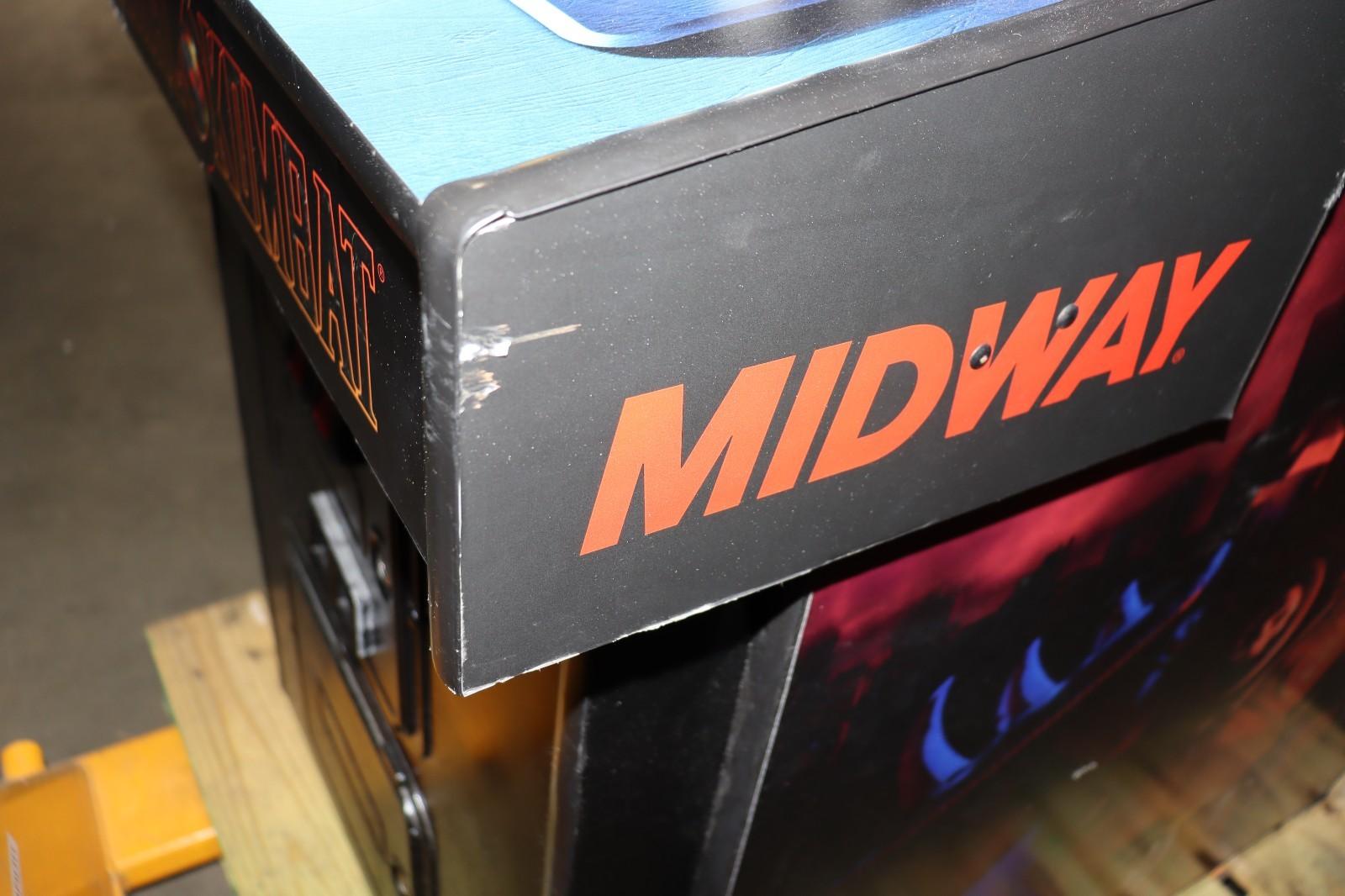 MORTAL KOMBAT 3 ULTIMATE ARCADE MACHINE by MIDWAY 1995 (Excellent Condition)