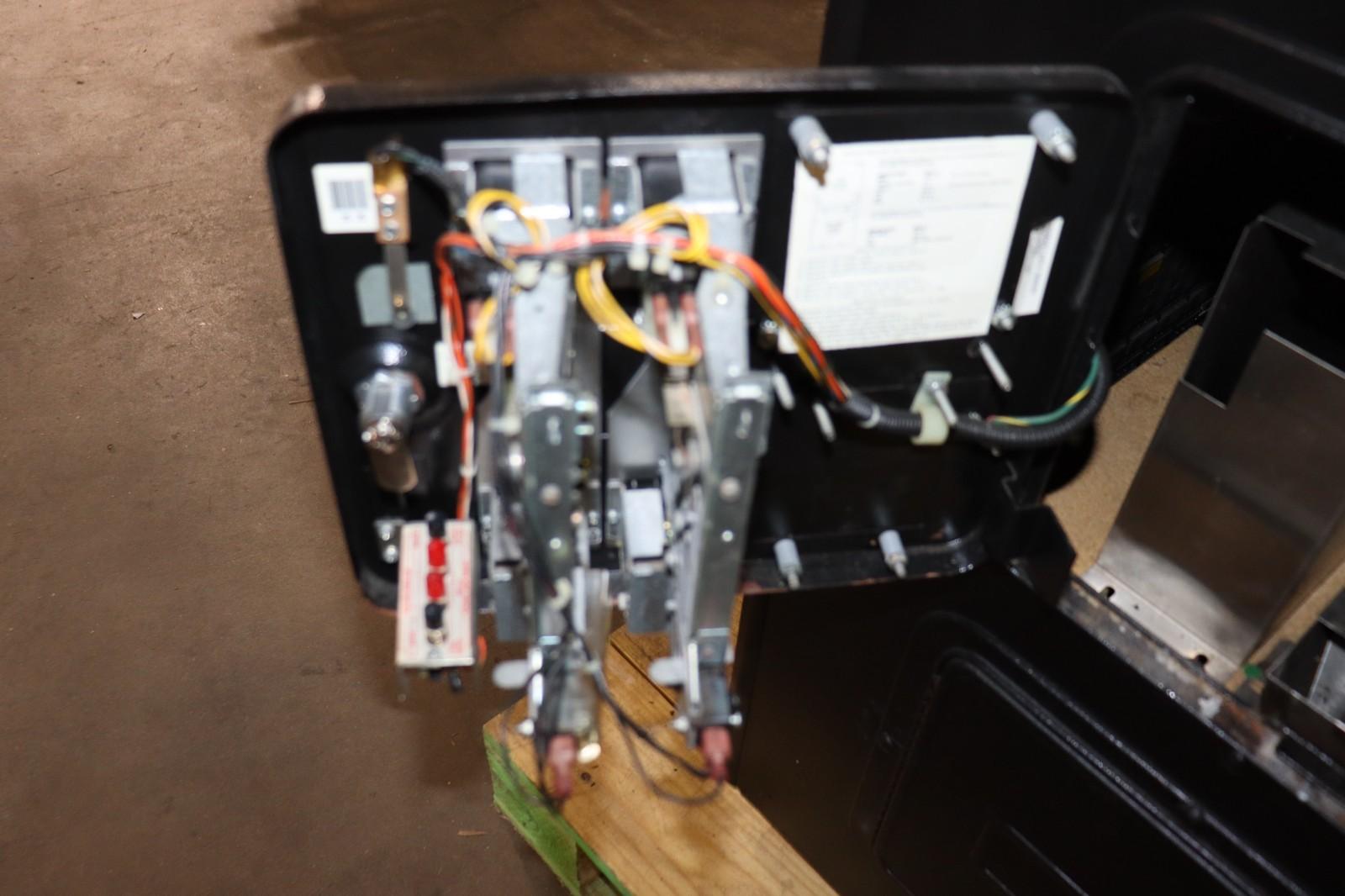 MORTAL KOMBAT 3 ULTIMATE ARCADE MACHINE by MIDWAY 1995 (Excellent Condition)