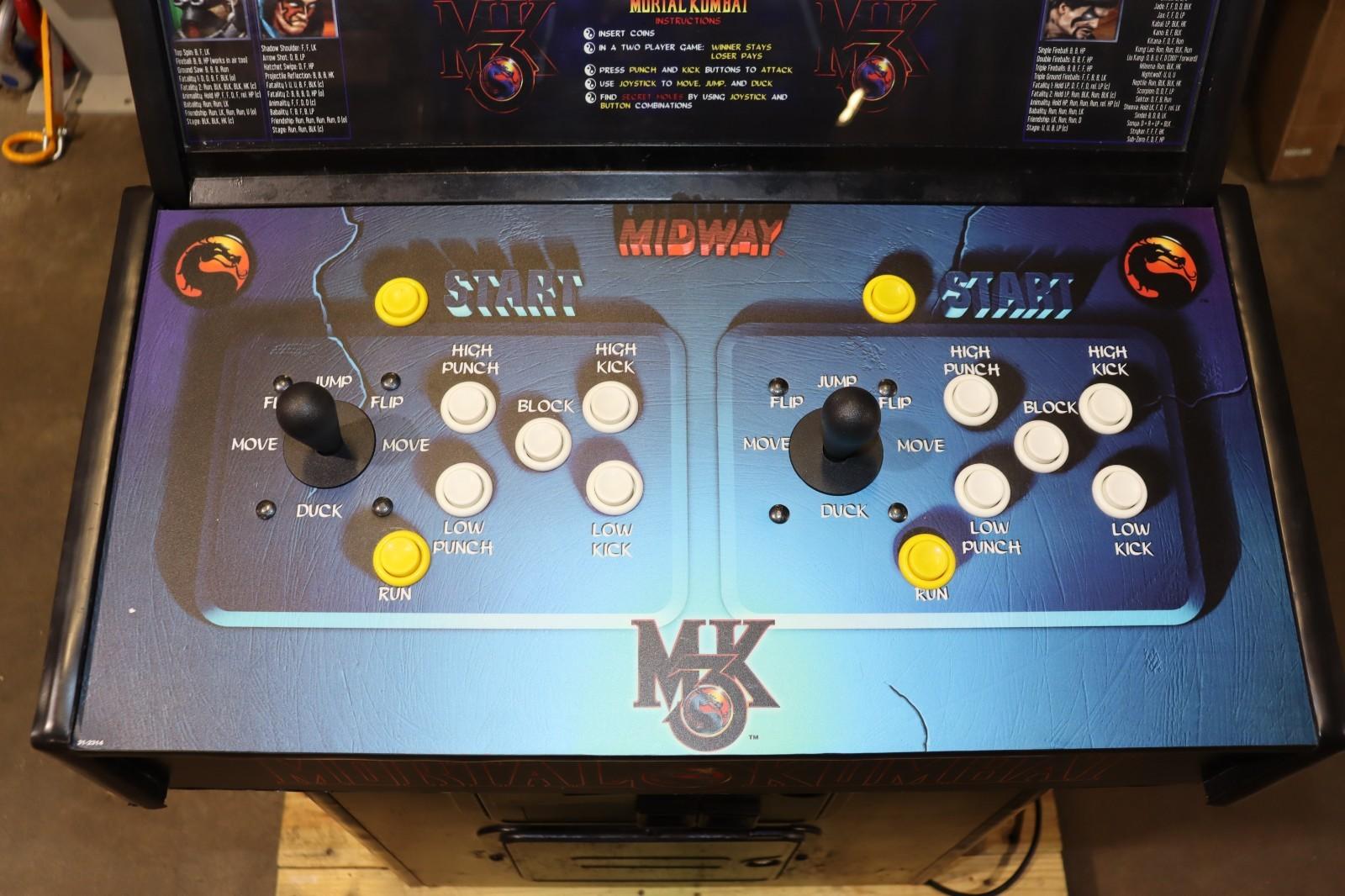 MORTAL KOMBAT 3 ULTIMATE ARCADE MACHINE by MIDWAY 1995 (Excellent Condition)