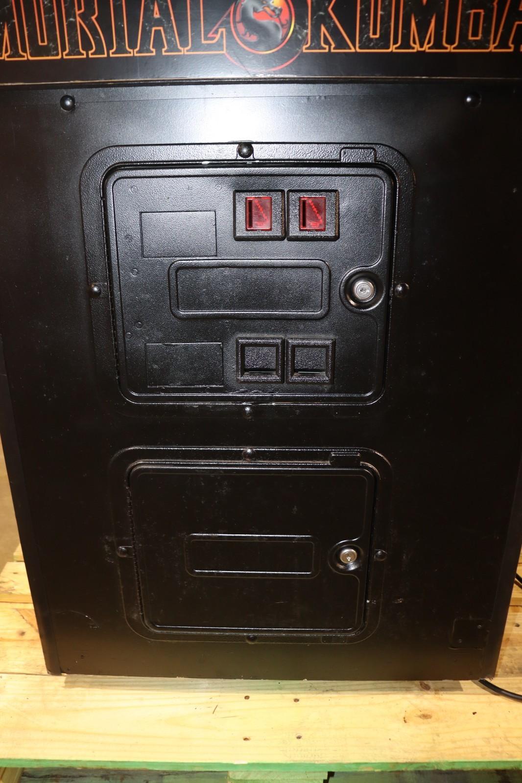 MORTAL KOMBAT 3 ULTIMATE ARCADE MACHINE by MIDWAY 1995 (Excellent Condition)