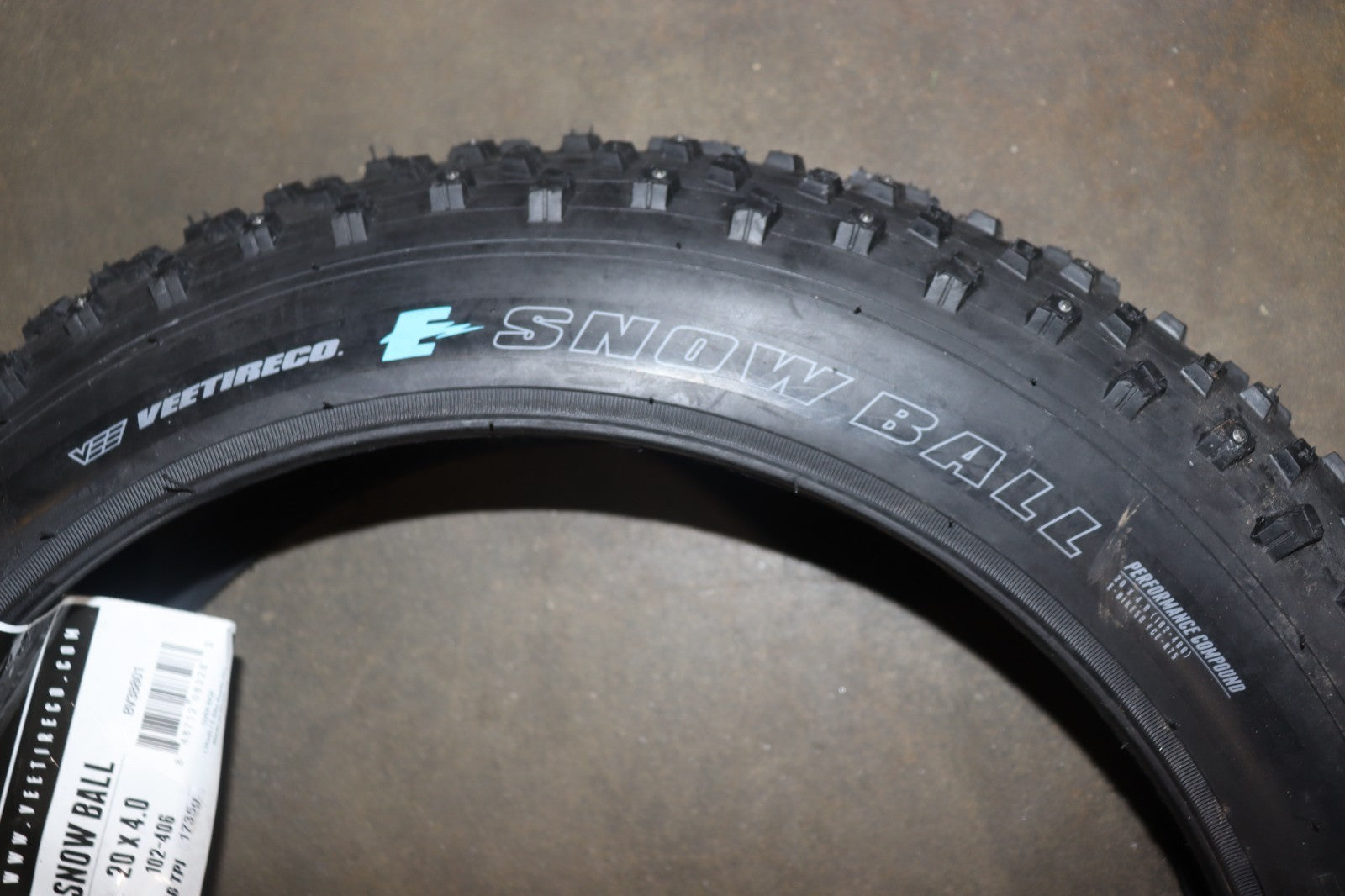 Vee Tire & Rubber Snowball Studded 120 Stud 20x4.0 Studded Wire TPI 36 Bk/Blk