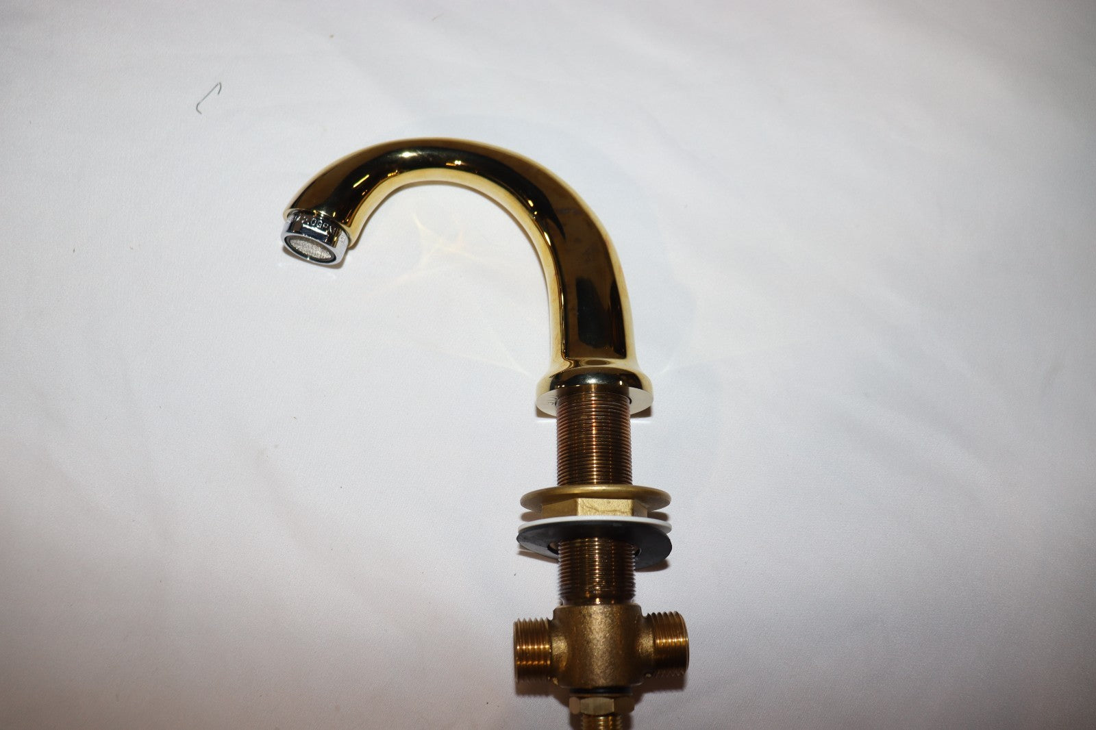 Giagni EE14PCMB Widespread Bathroom Sink Faucet, Polished Chrome & Polished Brass, New