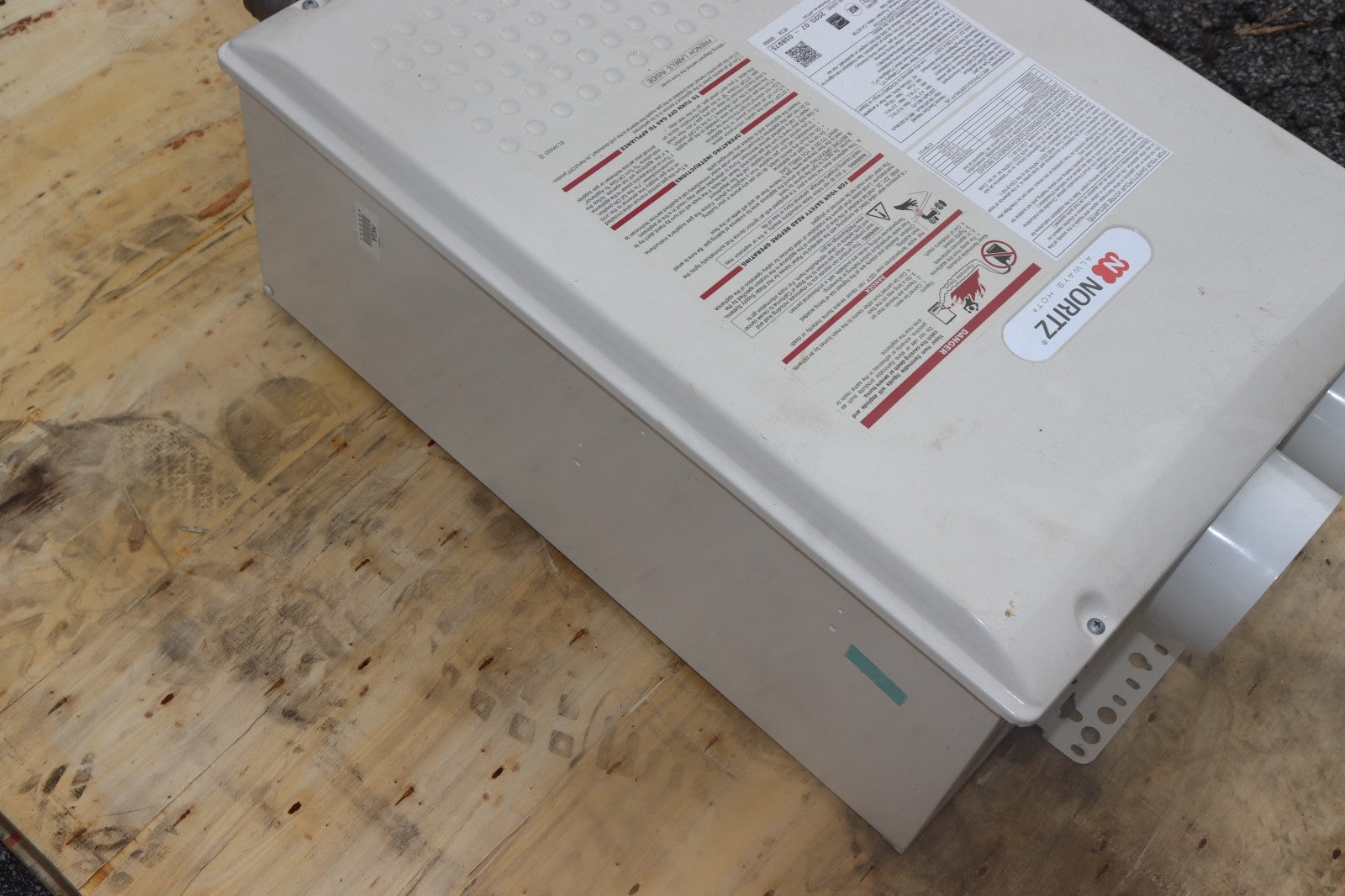 Noritz NRC111-DV-NG 199K BTU Natural Gas Tankless Water Heater, Used, w/ Valves