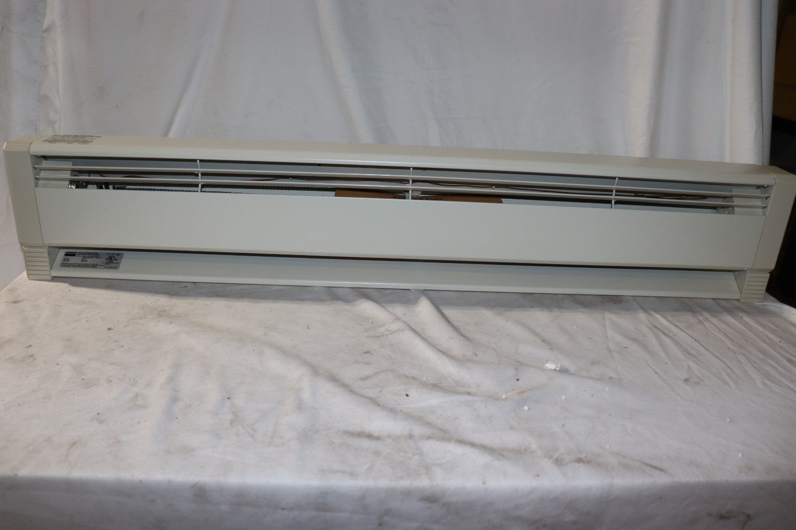 Dayton Baseboard Heater Commercial Grade, 208/240V, 750W/1000W, 3UG27D