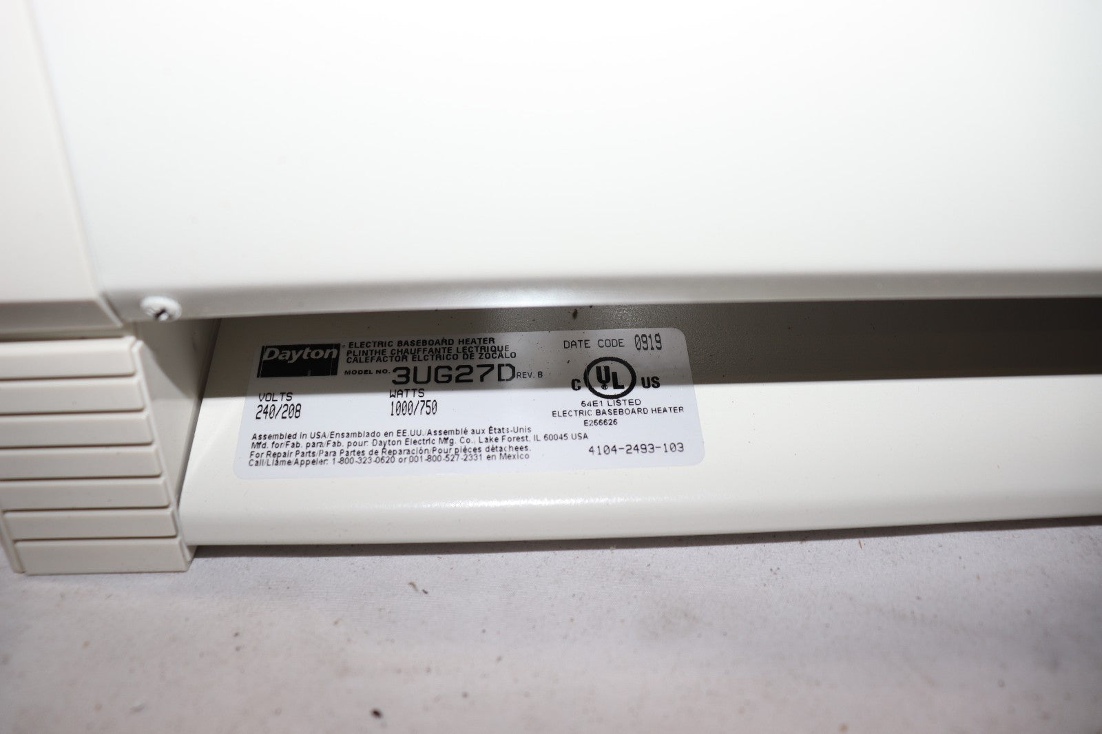 Dayton Baseboard Heater Commercial Grade, 208/240V, 750W/1000W, 3UG27D