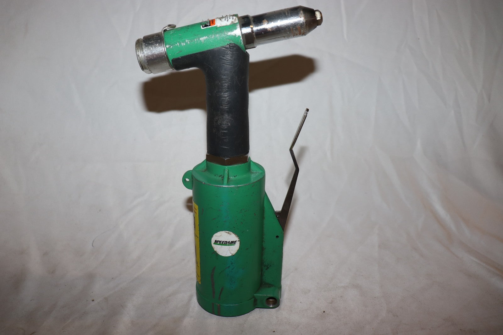 Speedaire 3CRH3 Pneumatic Rivet Tool 100 psi 1983 lb Pulling Force Bli