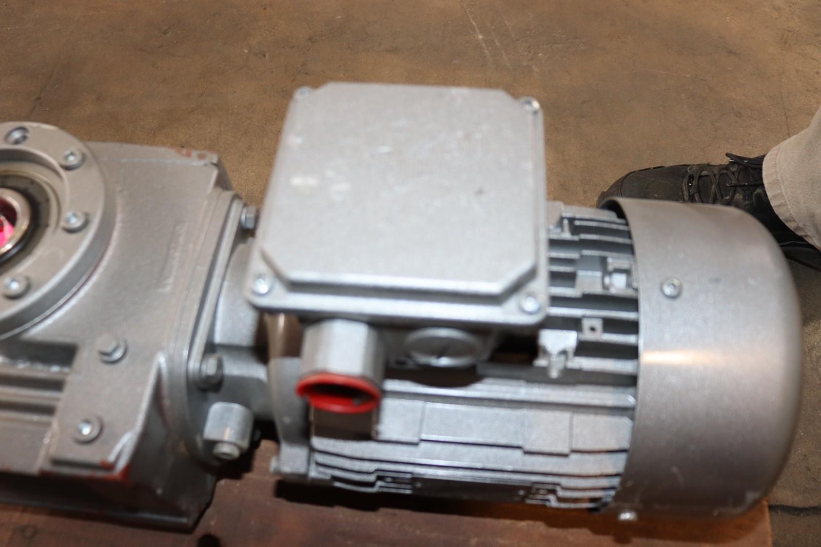 Nord Gear Motor 230/460V 3 Phase, 90S/4 CUS, 8.47 Ratio, 186 RPM