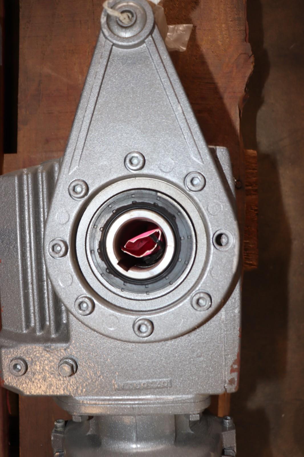 Nord Gear Motor 230/460V 3 Phase, 90S/4 CUS, 8.47 Ratio, 186 RPM